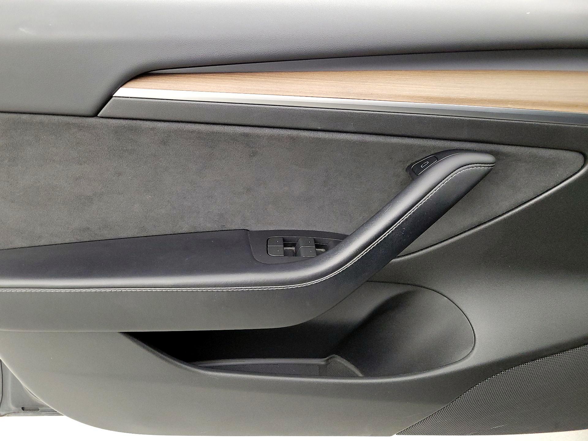 Thumbnail: 2022 Tesla Model 3 - 12