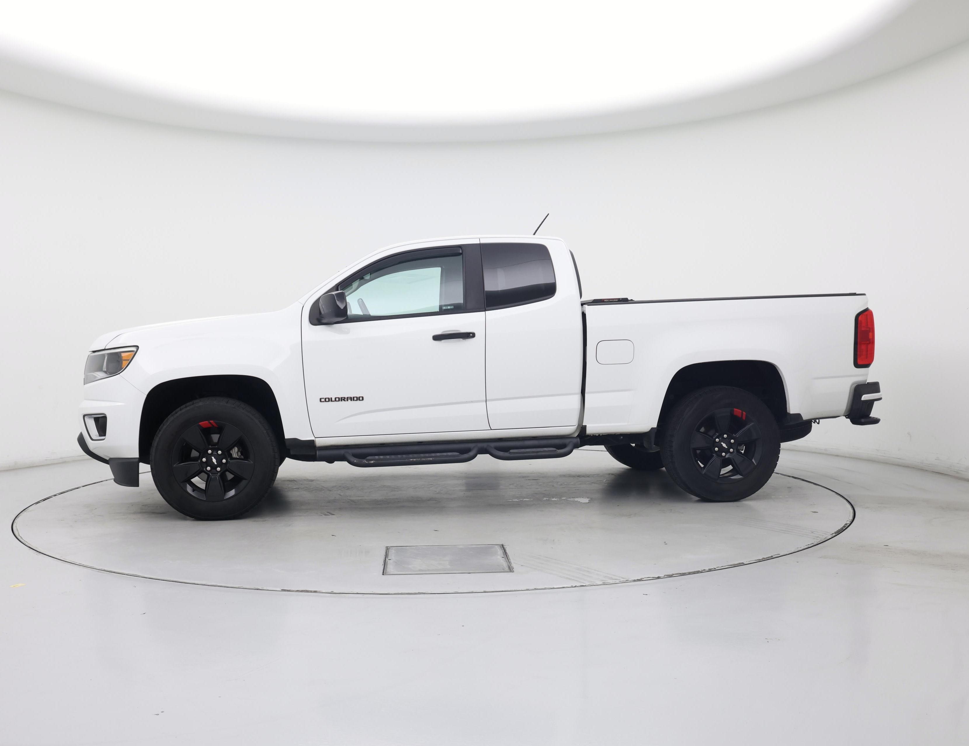 Thumbnail: 2017 Chevrolet Colorado - 3