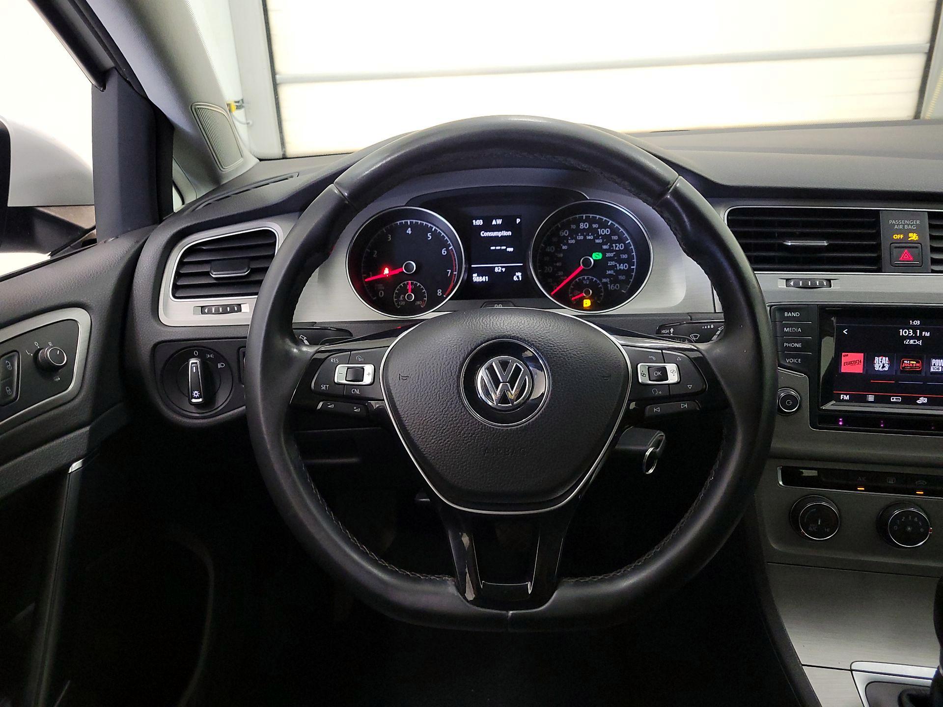 Thumbnail: 2015 Volkswagen Golf - 10