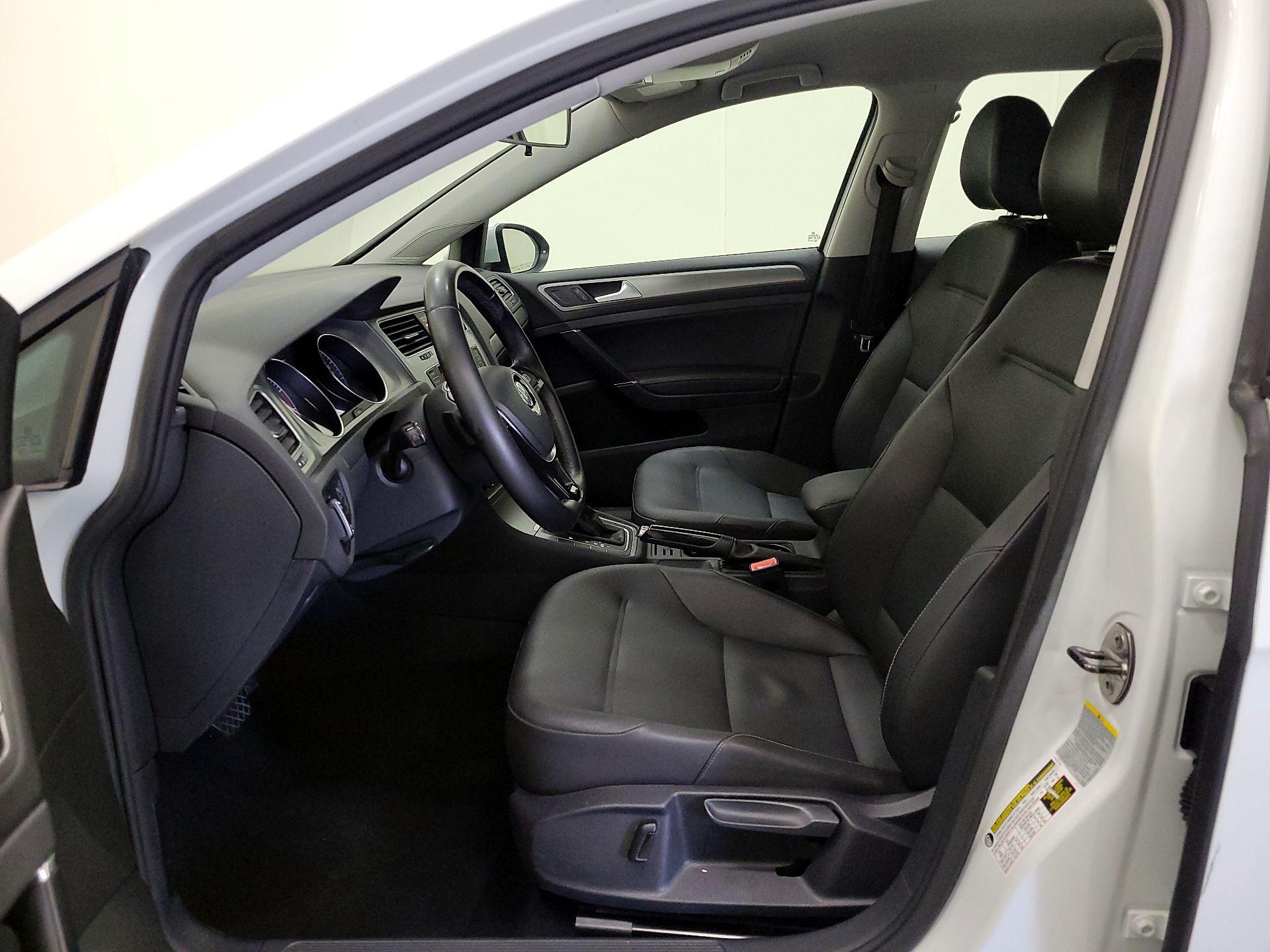 Thumbnail: 2015 Volkswagen Golf - 11