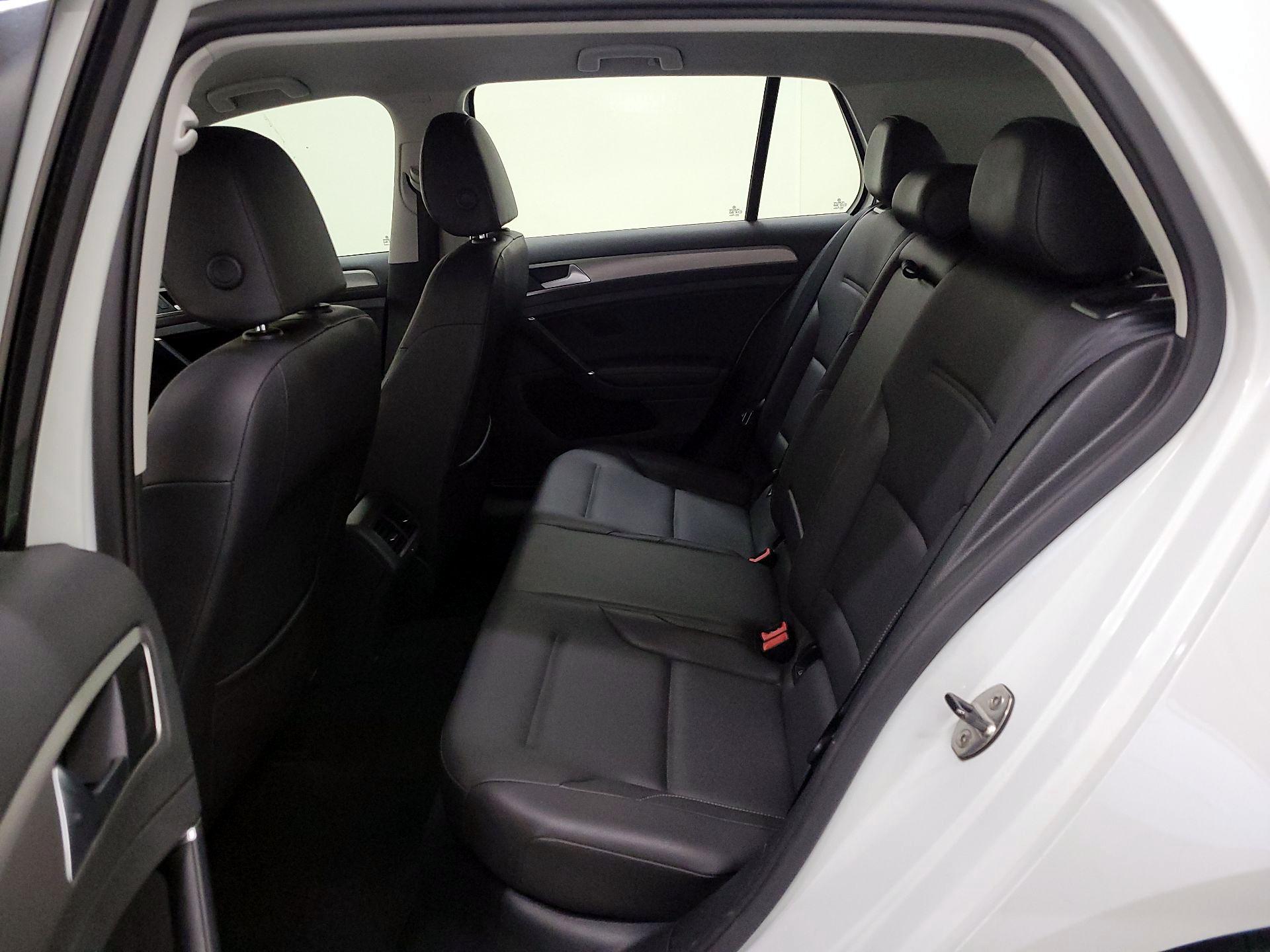 Thumbnail: 2015 Volkswagen Golf - 17