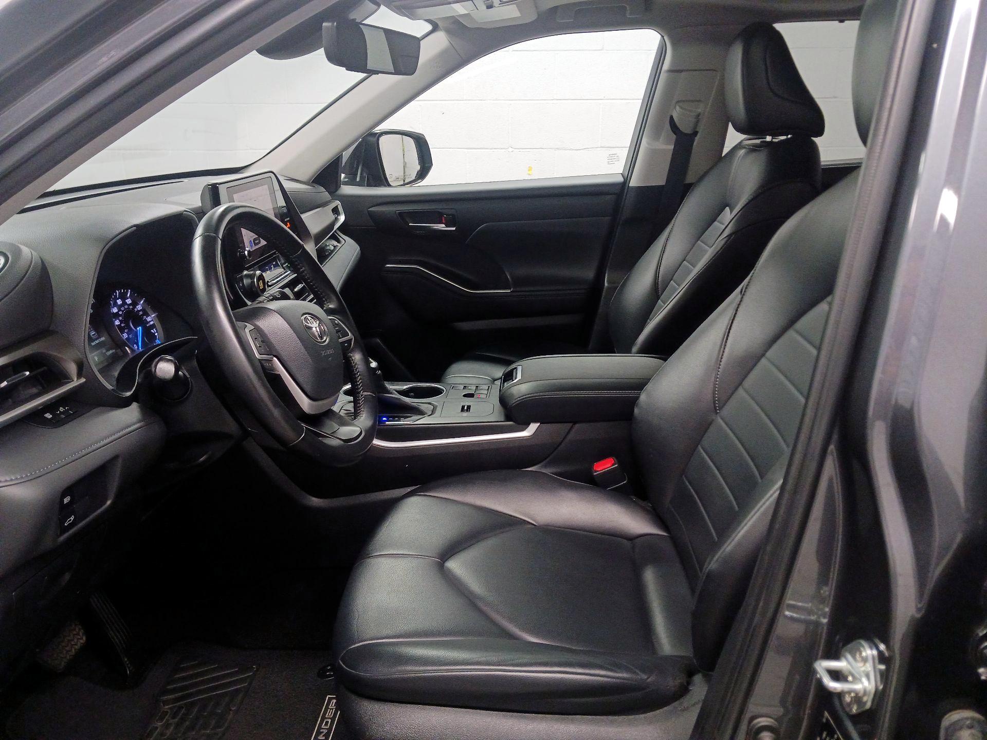 Thumbnail: 2023 Toyota Highlander - 9