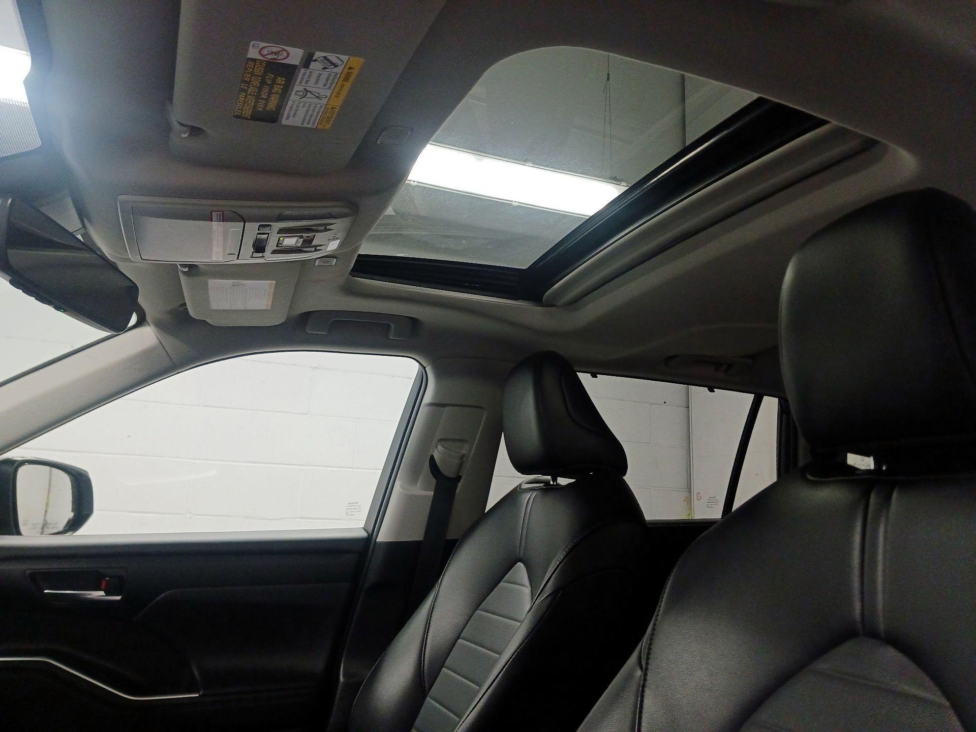 Thumbnail: 2023 Toyota Highlander - 17