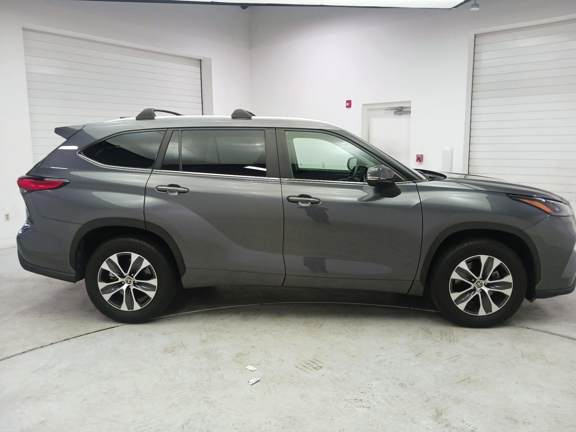 Thumbnail: 2023 Toyota Highlander - 4