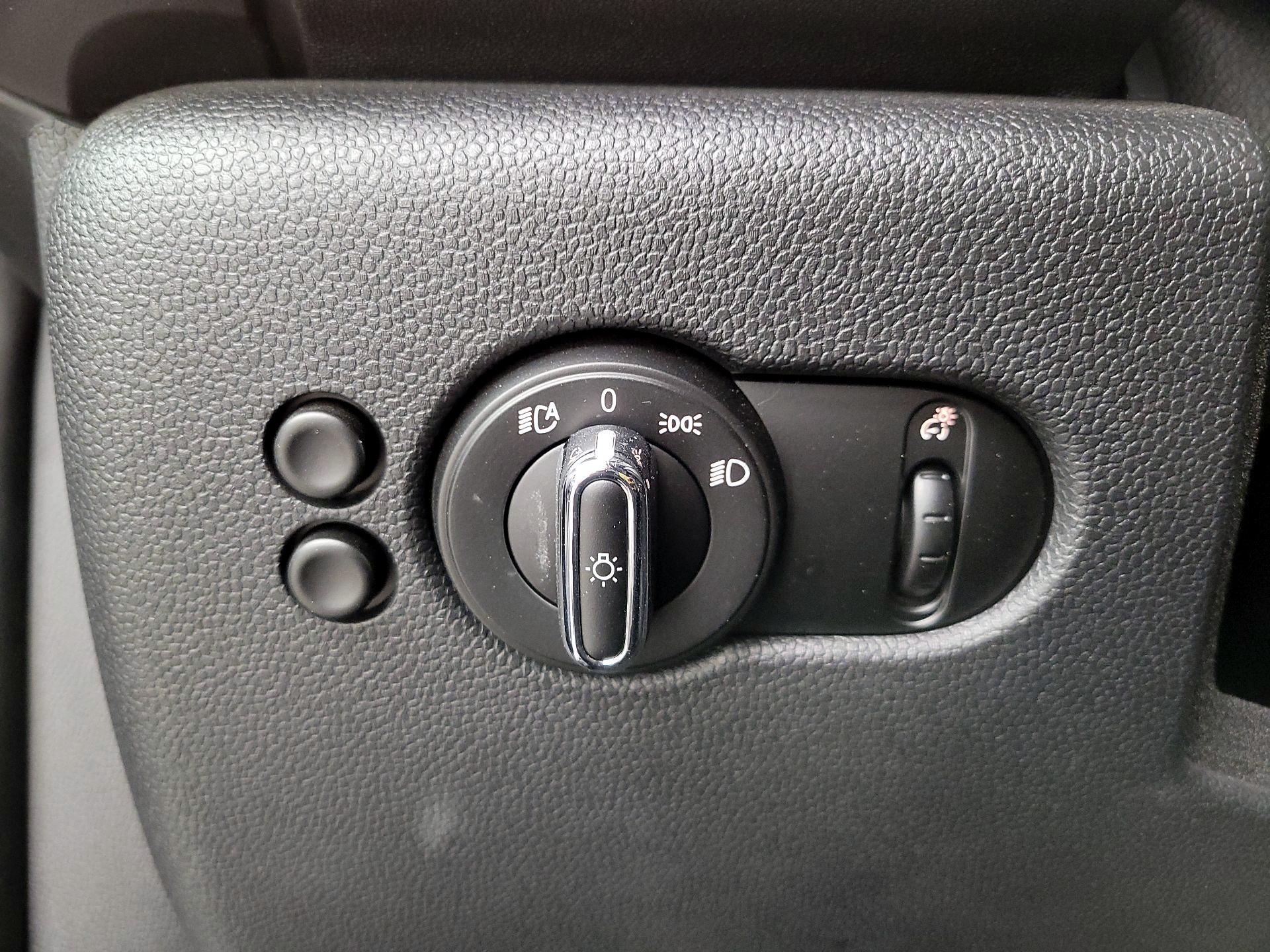 Thumbnail: 2019 MINI Cooper Hardtop - 13