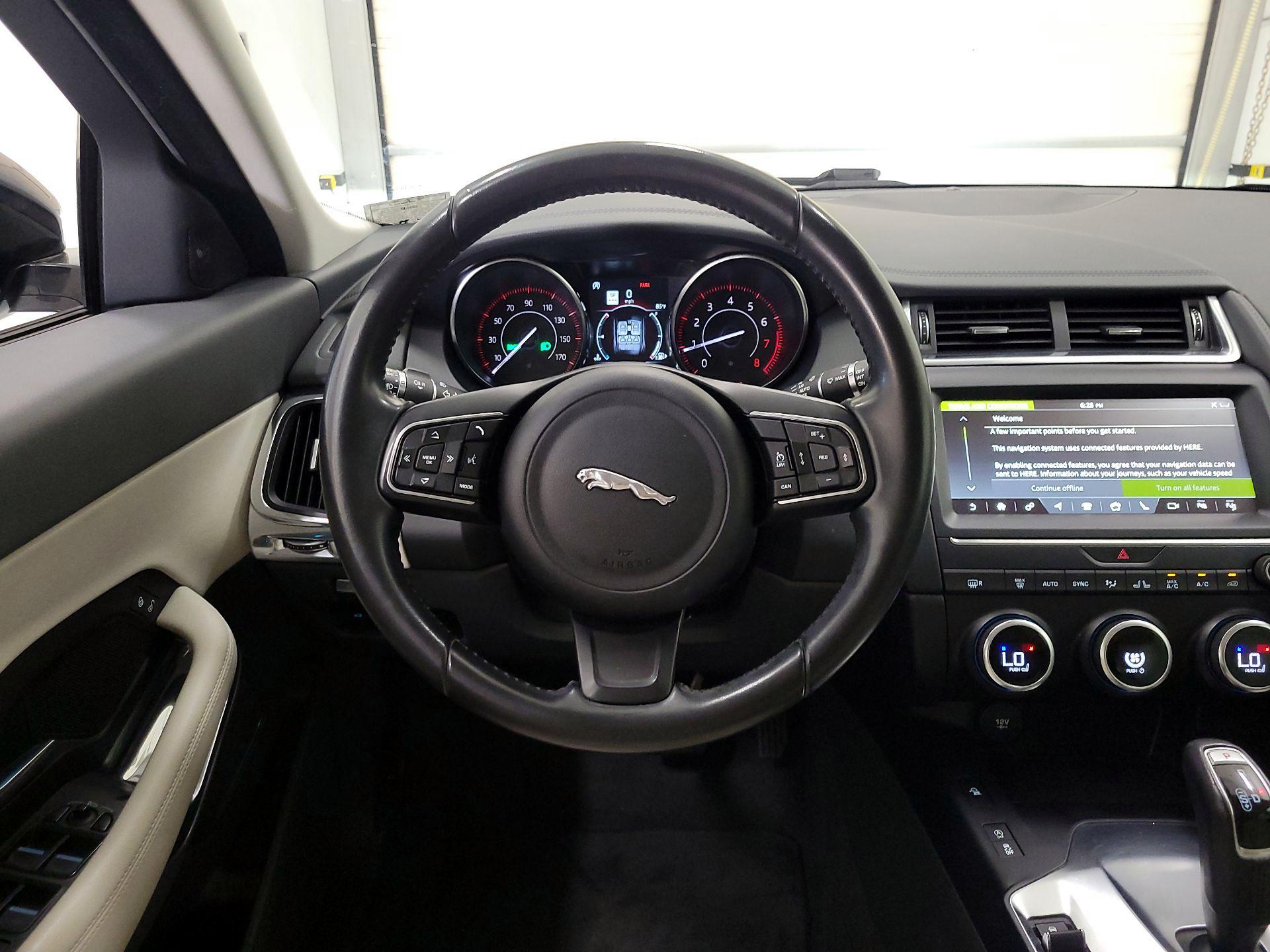 Thumbnail: 2018 Jaguar E-Pace - 10
