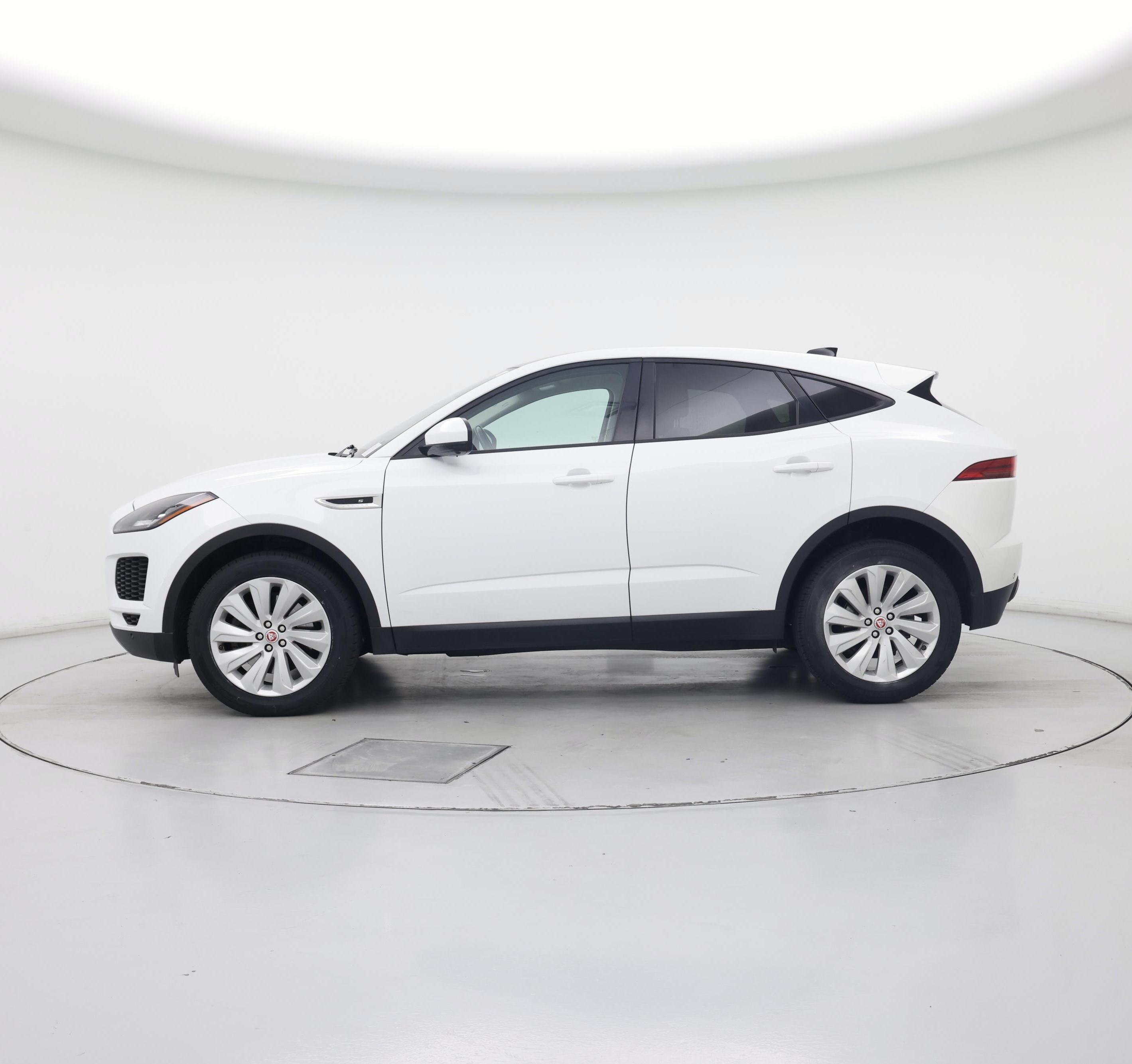 Thumbnail: 2018 Jaguar E-Pace - 3