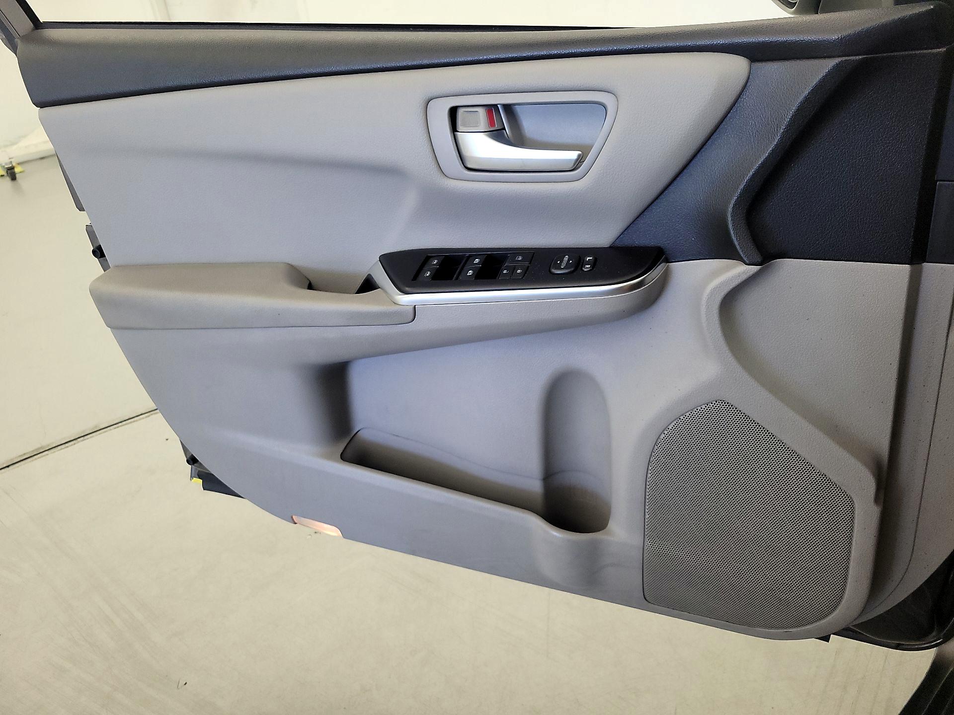 Thumbnail: 2017 Toyota Camry - 12