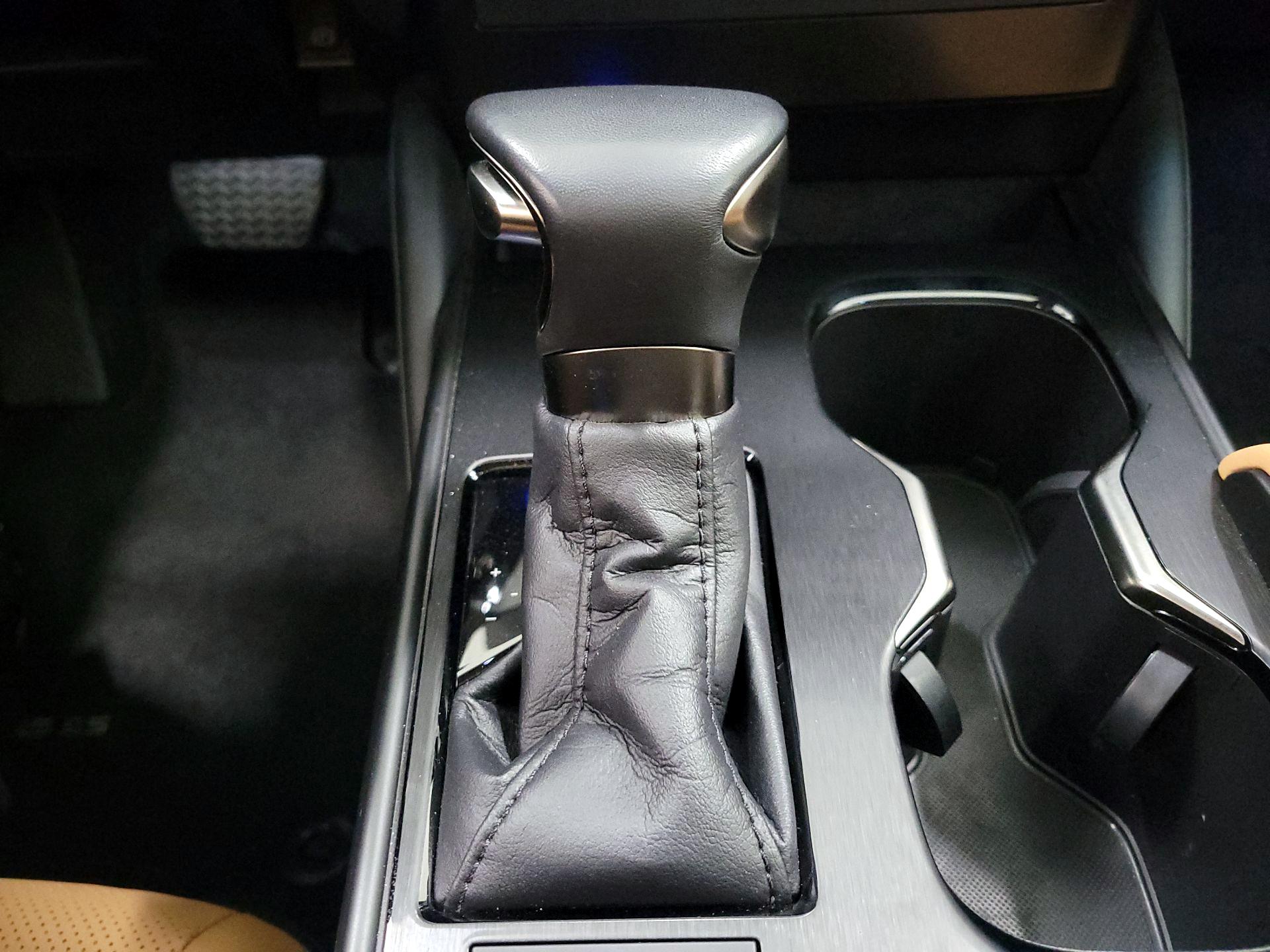 Thumbnail: 2023 Lexus ES - 17