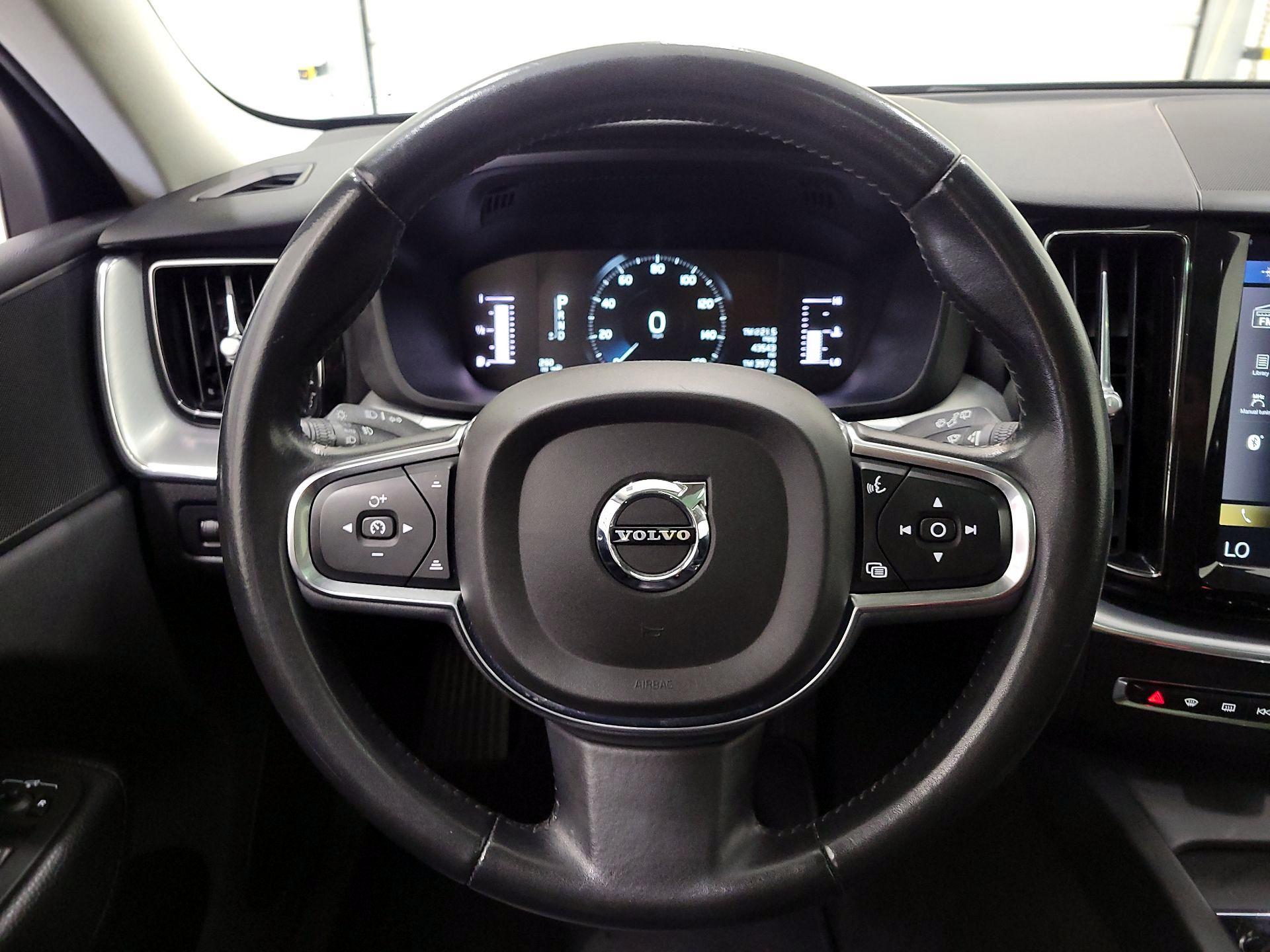 Thumbnail: 2019 Volvo XC60 - 10