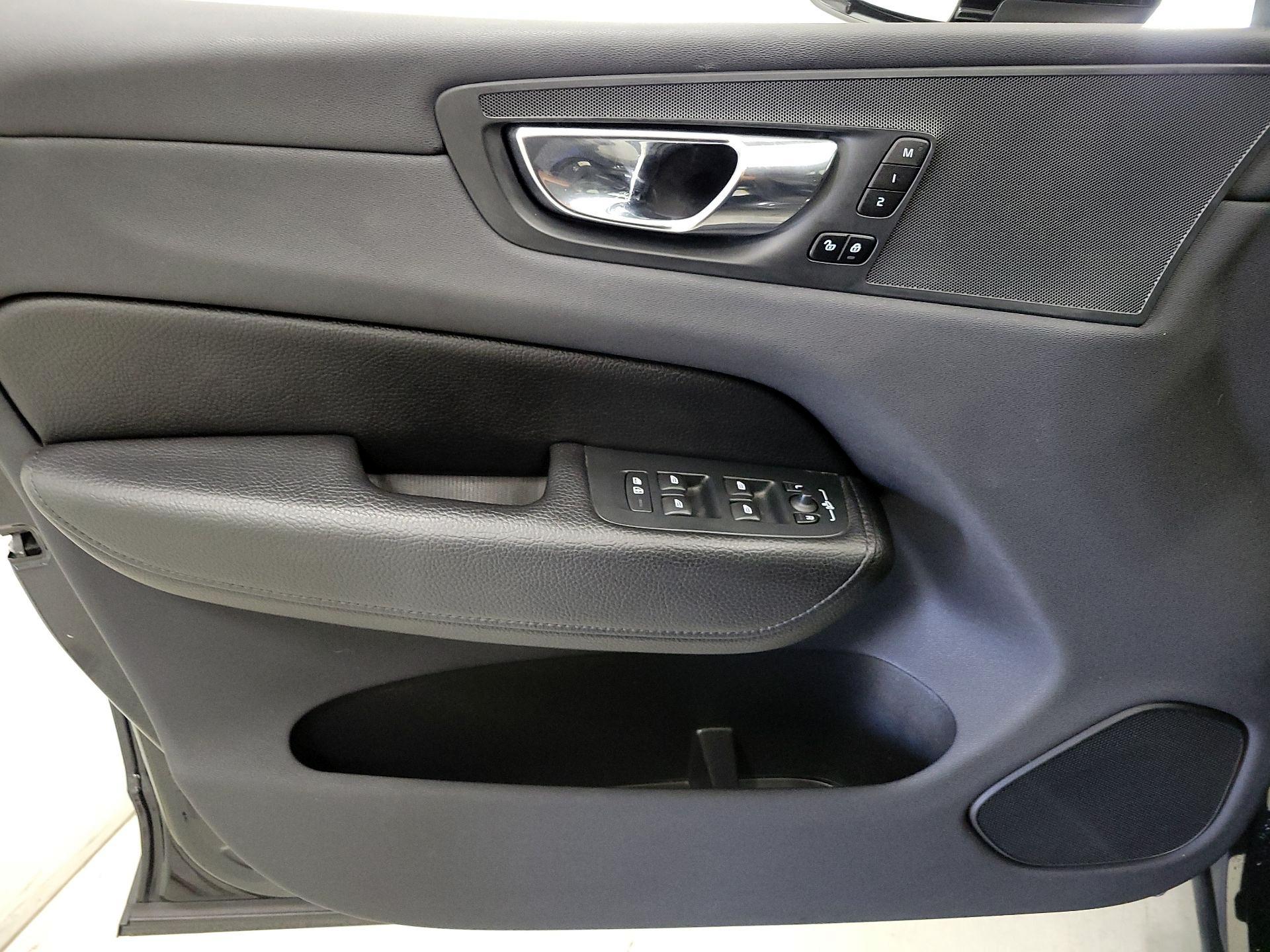 Thumbnail: 2019 Volvo XC60 - 12