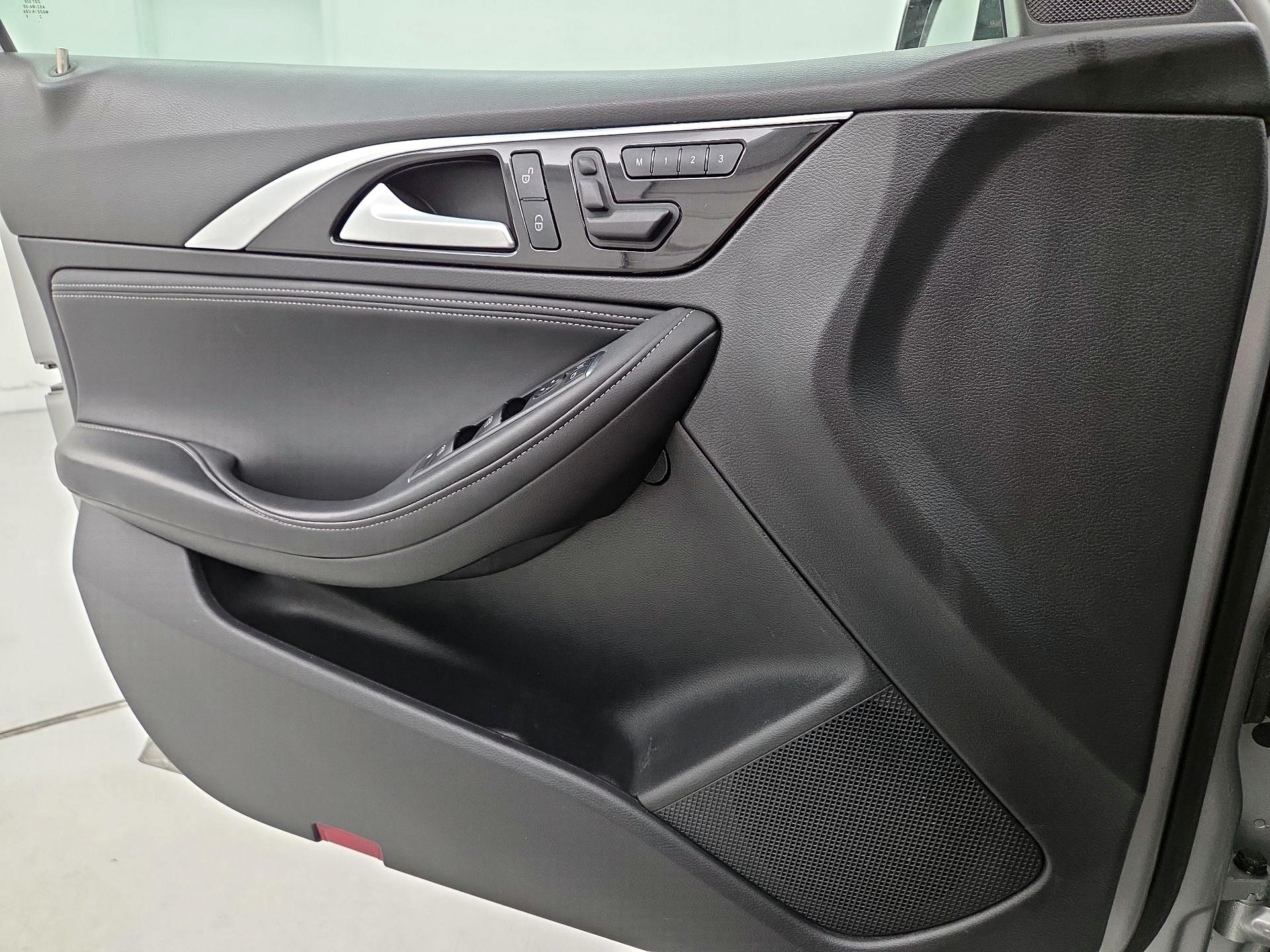 Thumbnail: 2019 INFINITI QX30 - 12