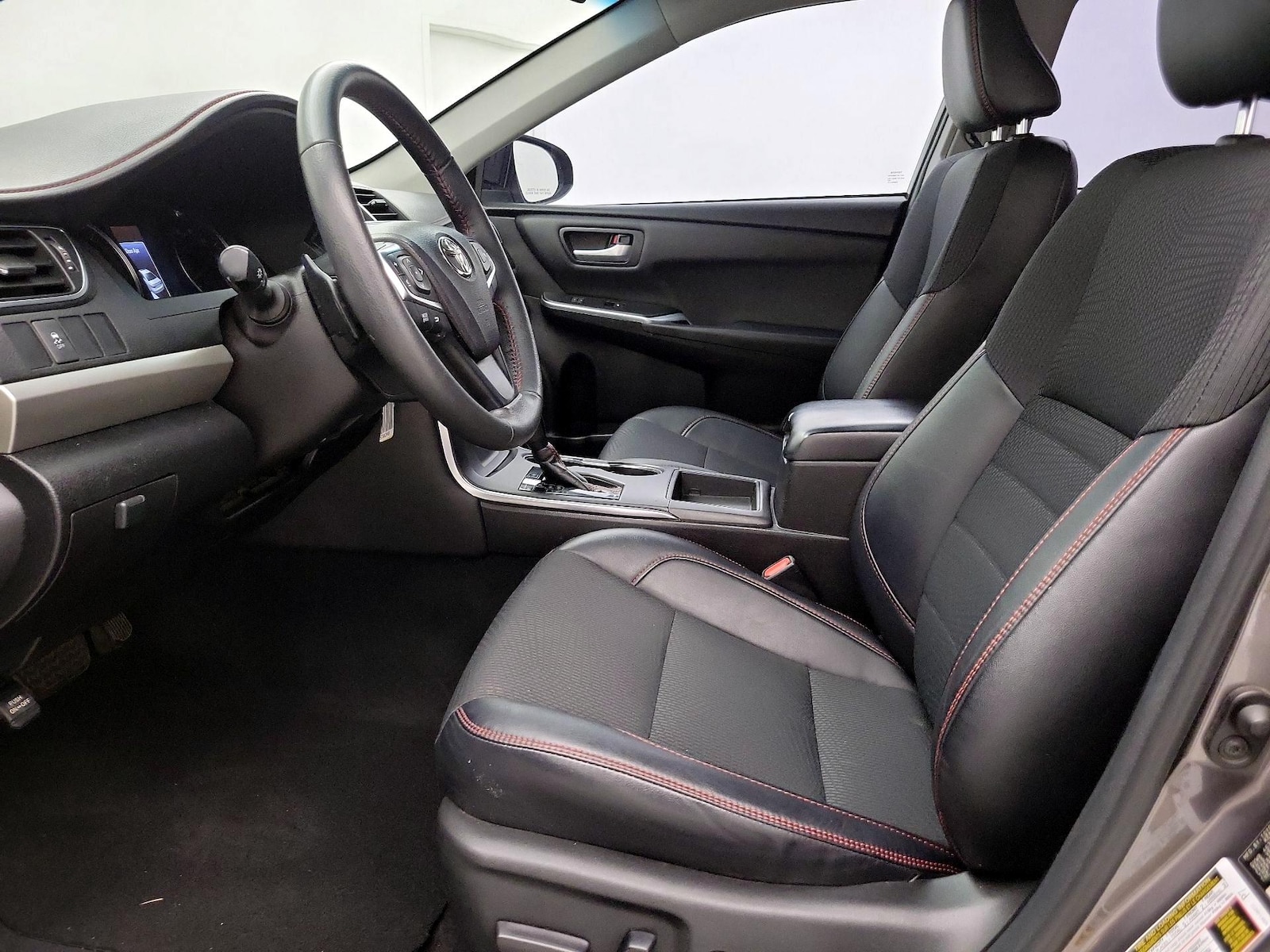 2017 Toyota Camry SE - Photo 12