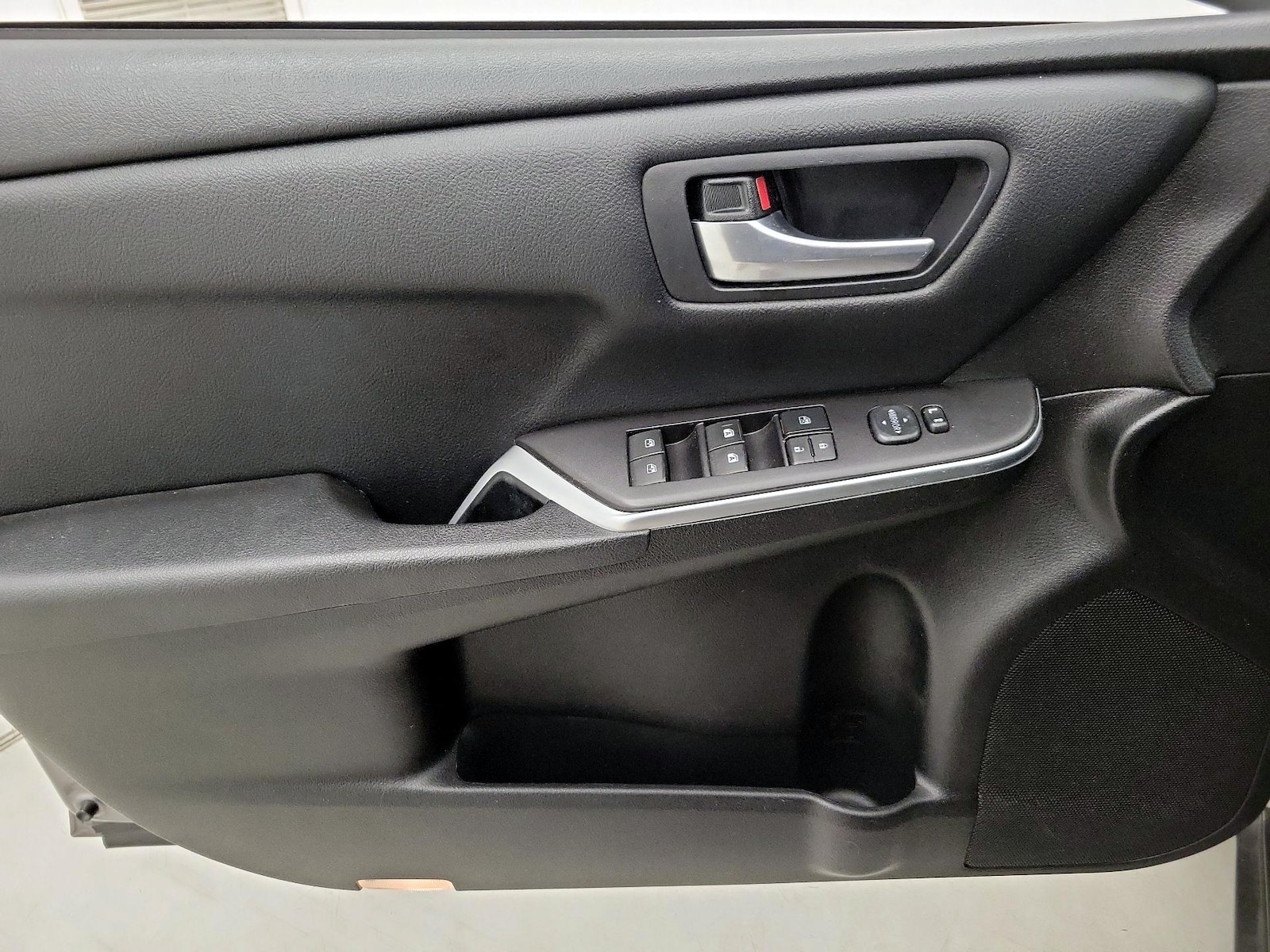 2017 Toyota Camry SE - Photo 13