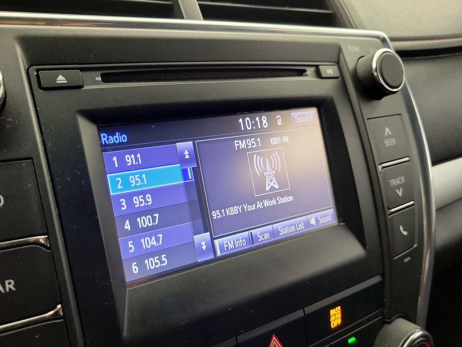 2017 Toyota Camry SE - Photo 16