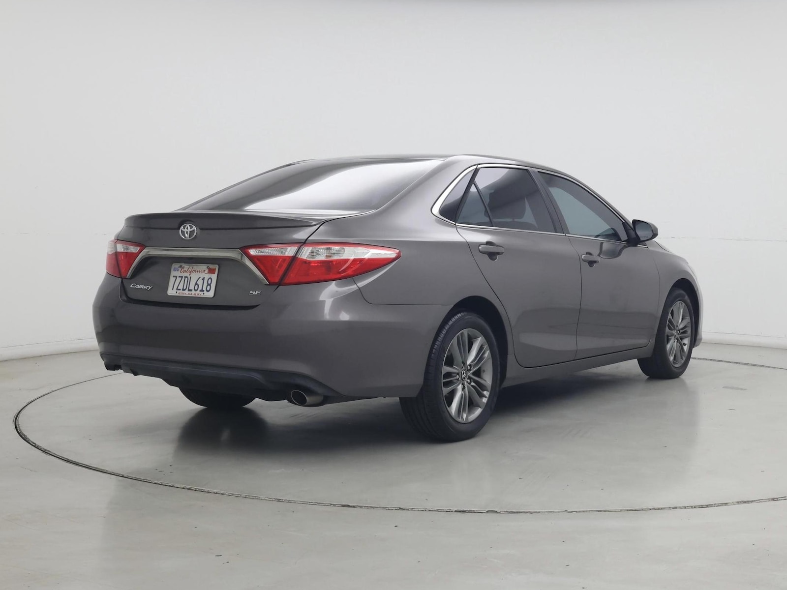 2017 Toyota Camry SE - Photo 9