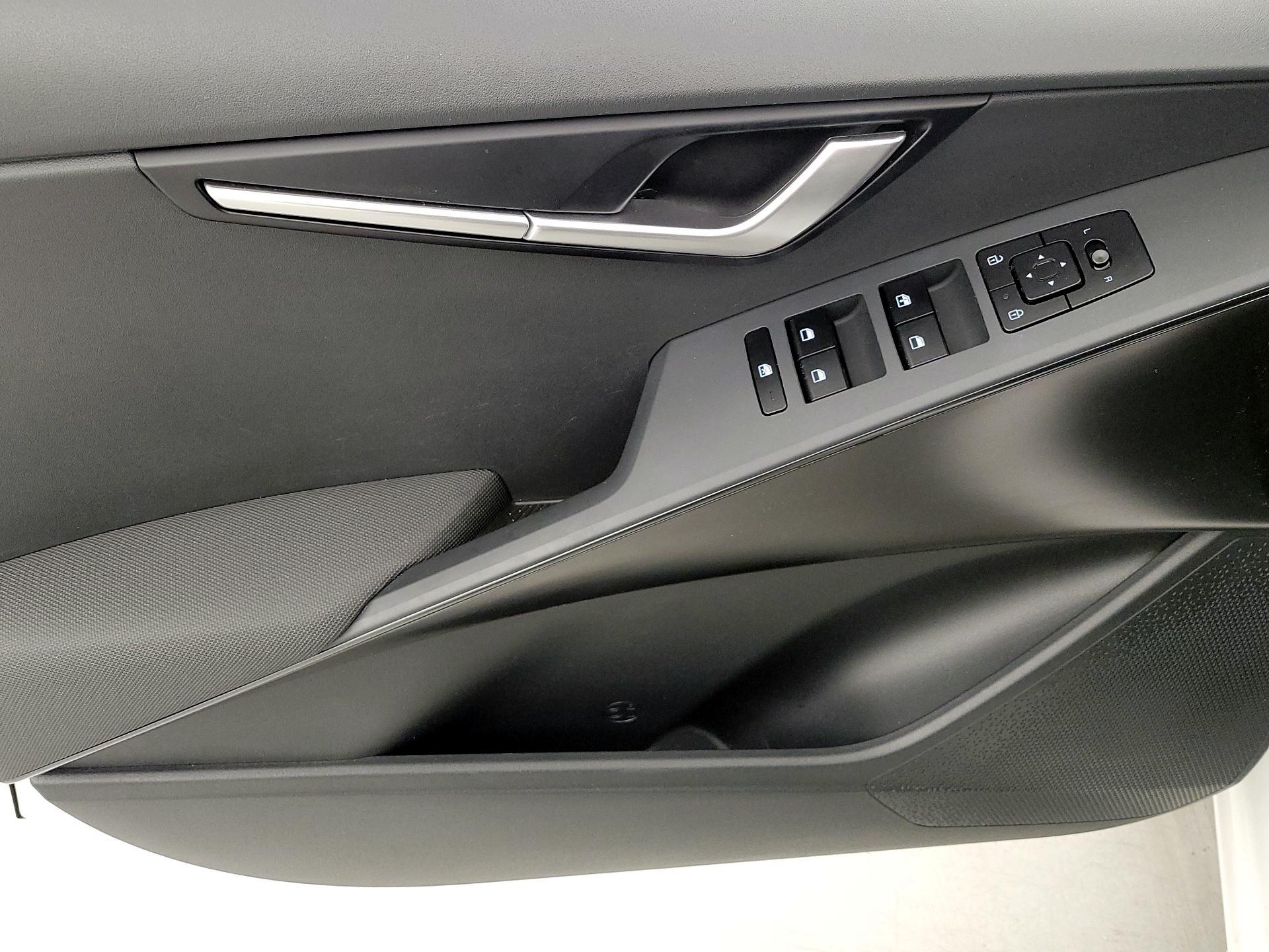 Thumbnail: 2025 Kia Niro - 12