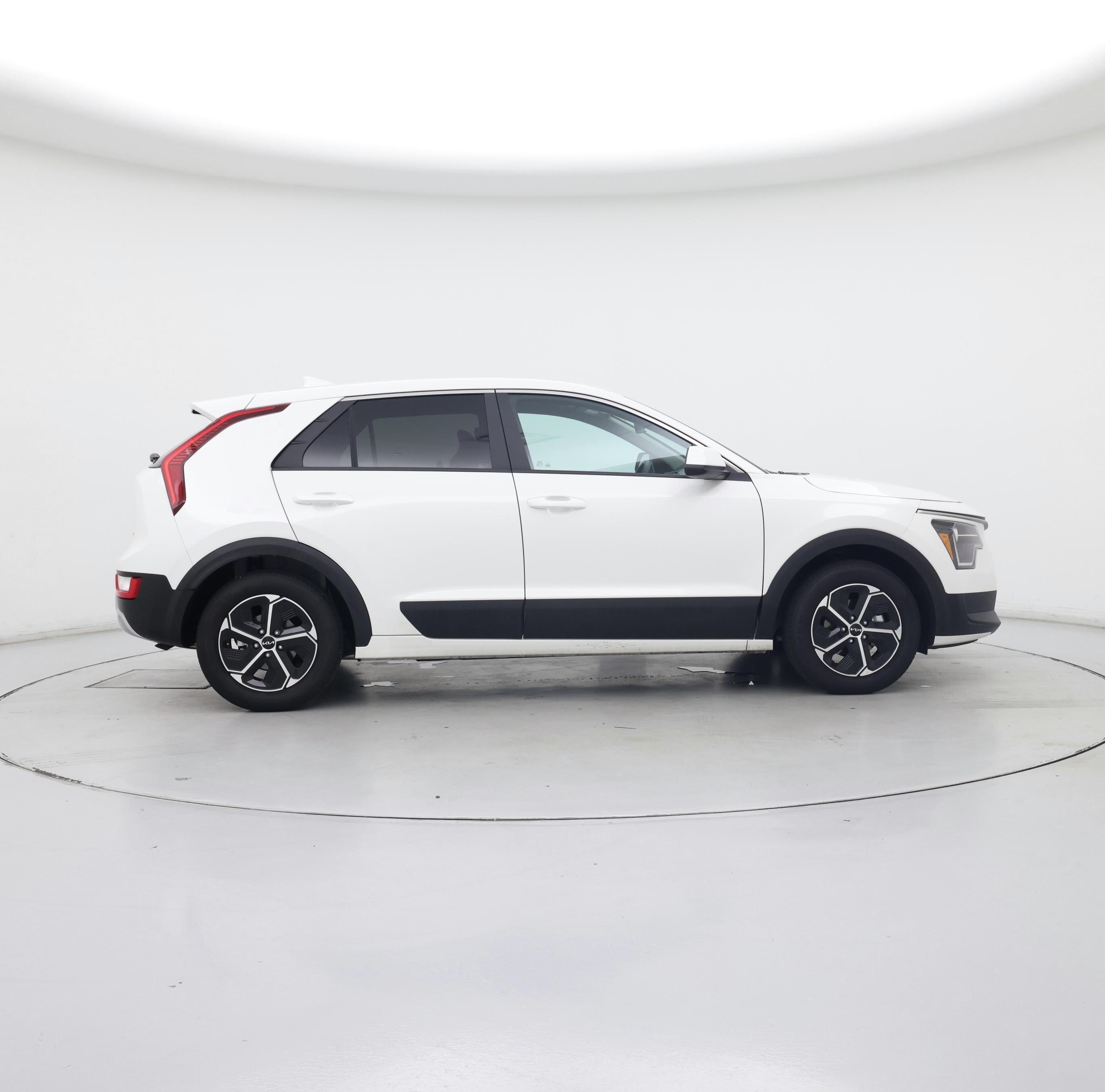 Thumbnail: 2025 Kia Niro - 7