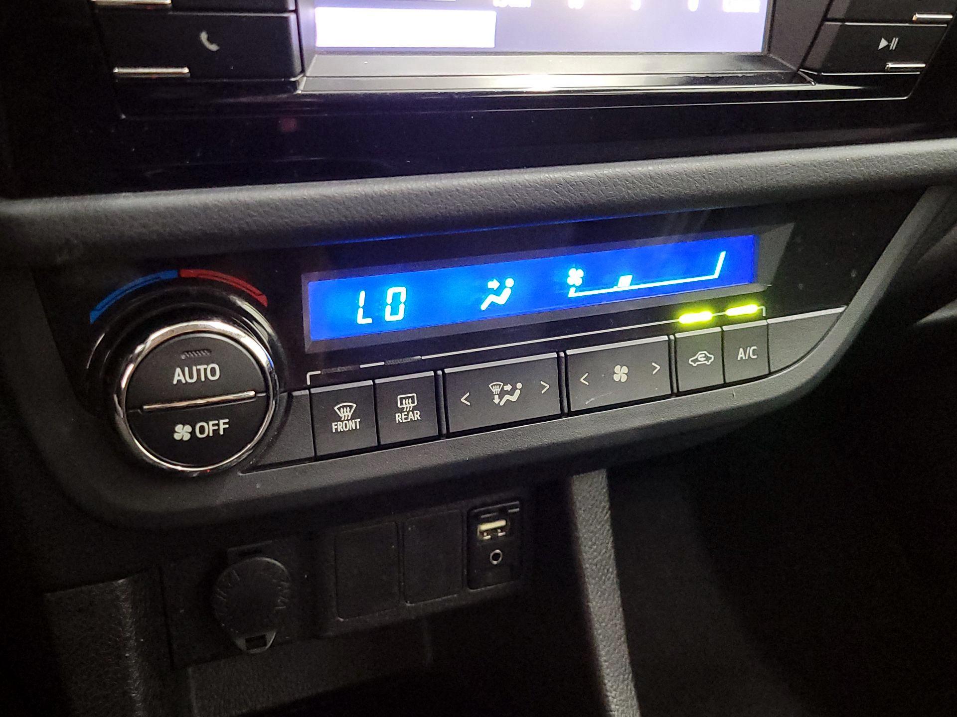 Thumbnail: 2016 Toyota Corolla - 16