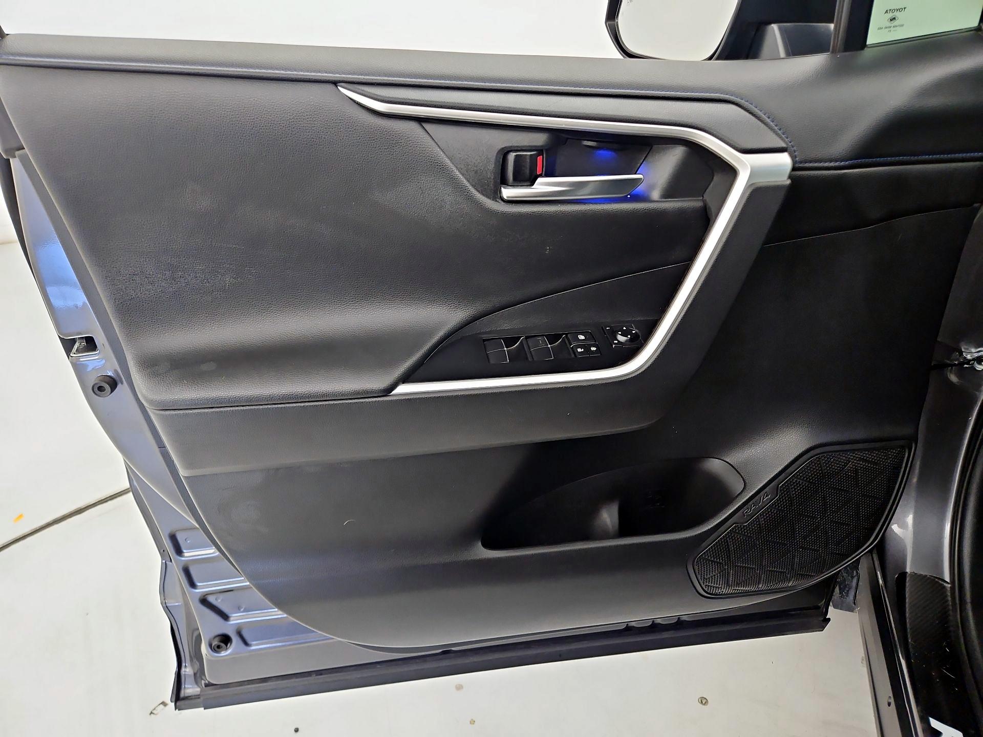 Thumbnail: 2021 Toyota RAV4 - 12