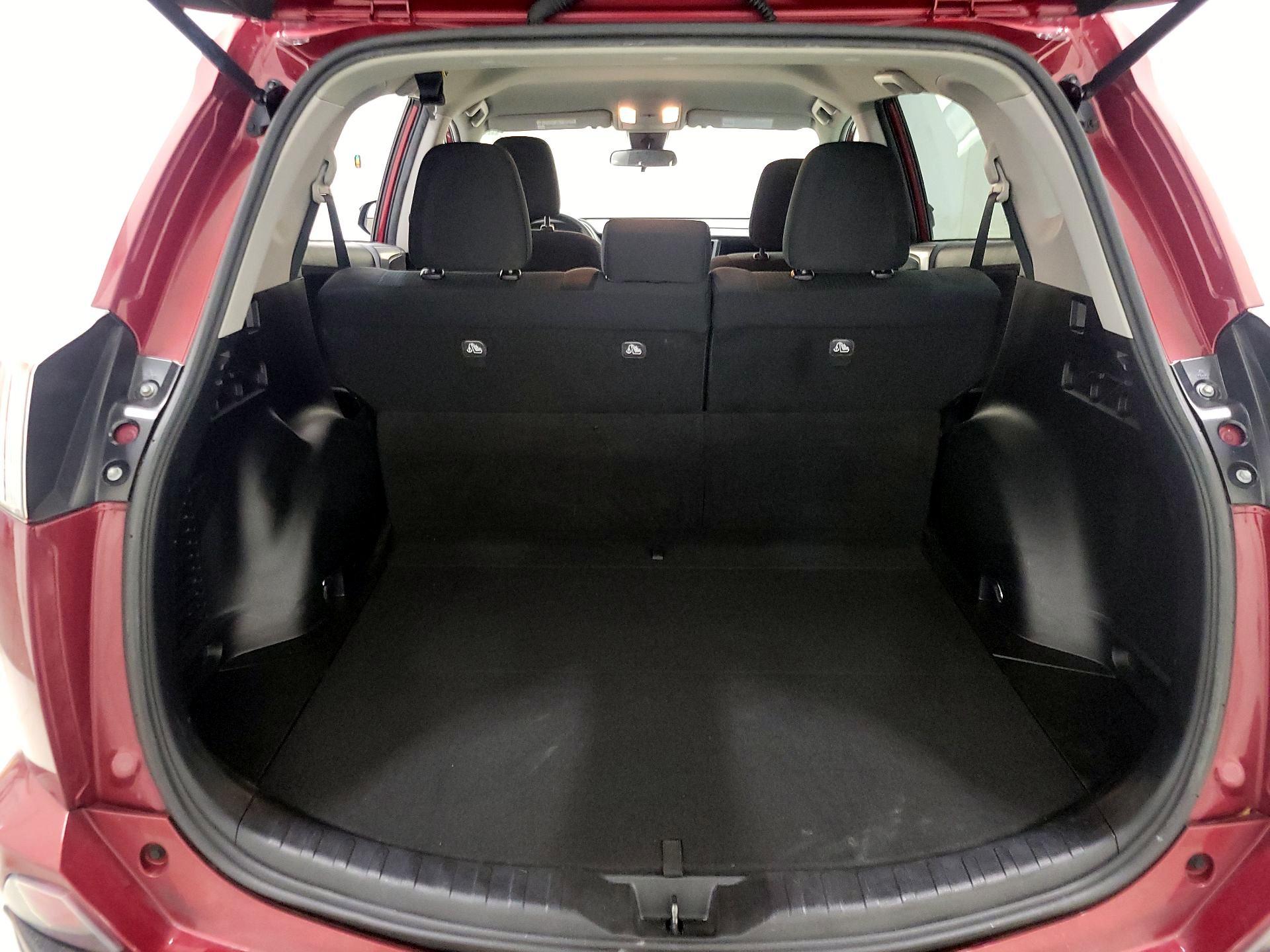 Thumbnail: 2018 Toyota RAV4 - 20