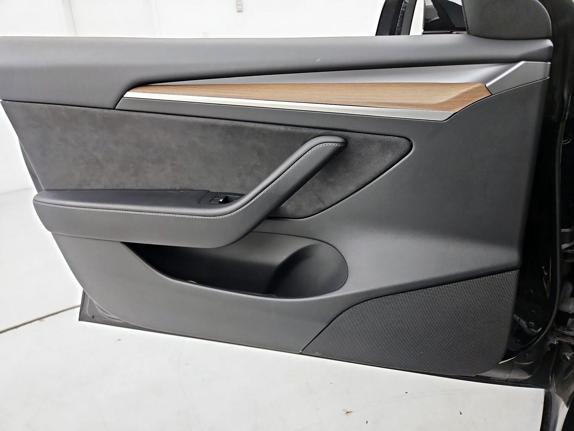Thumbnail: 2023 Tesla Model 3 - 12