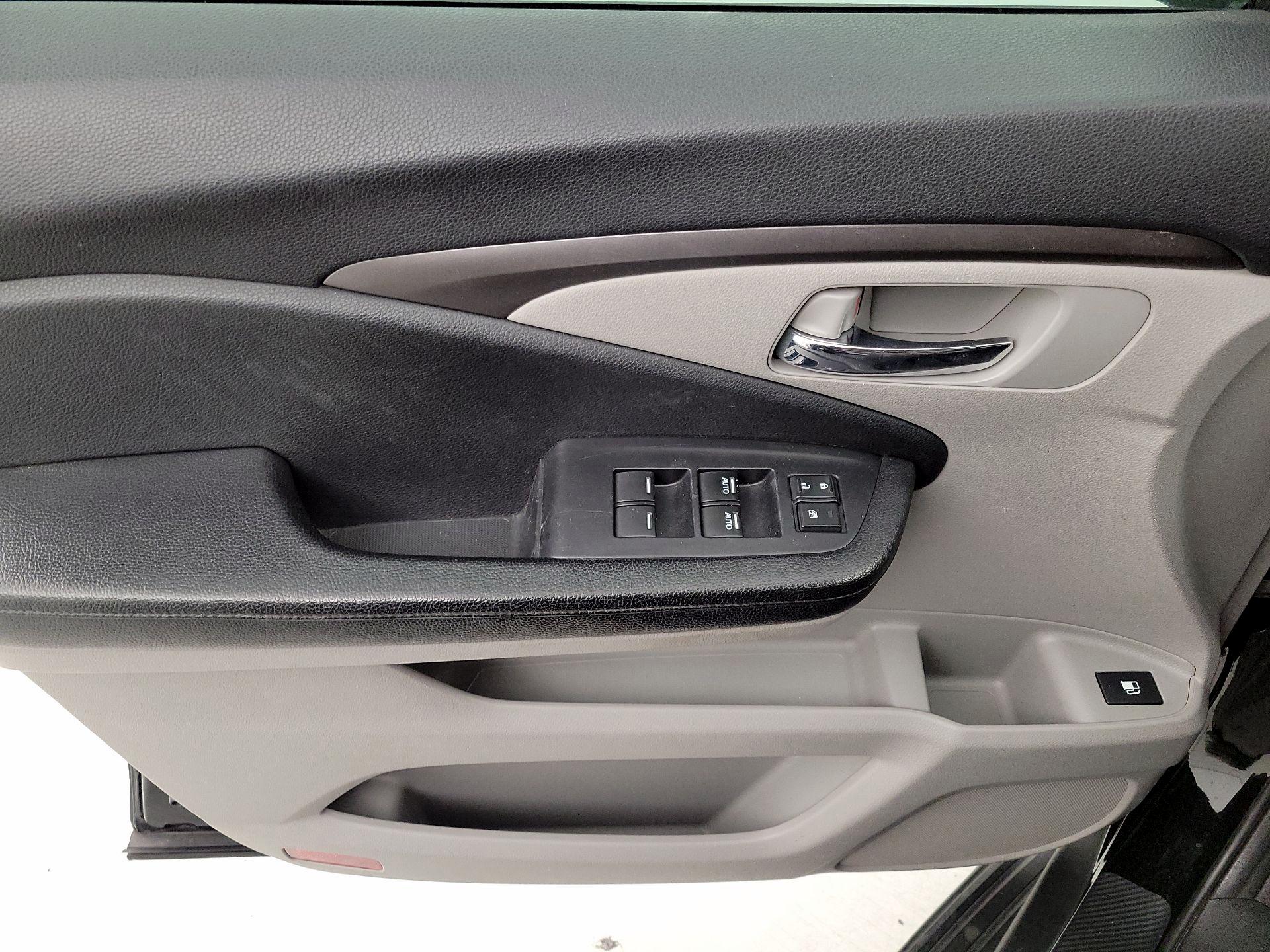 Thumbnail: 2018 Honda Pilot - 12
