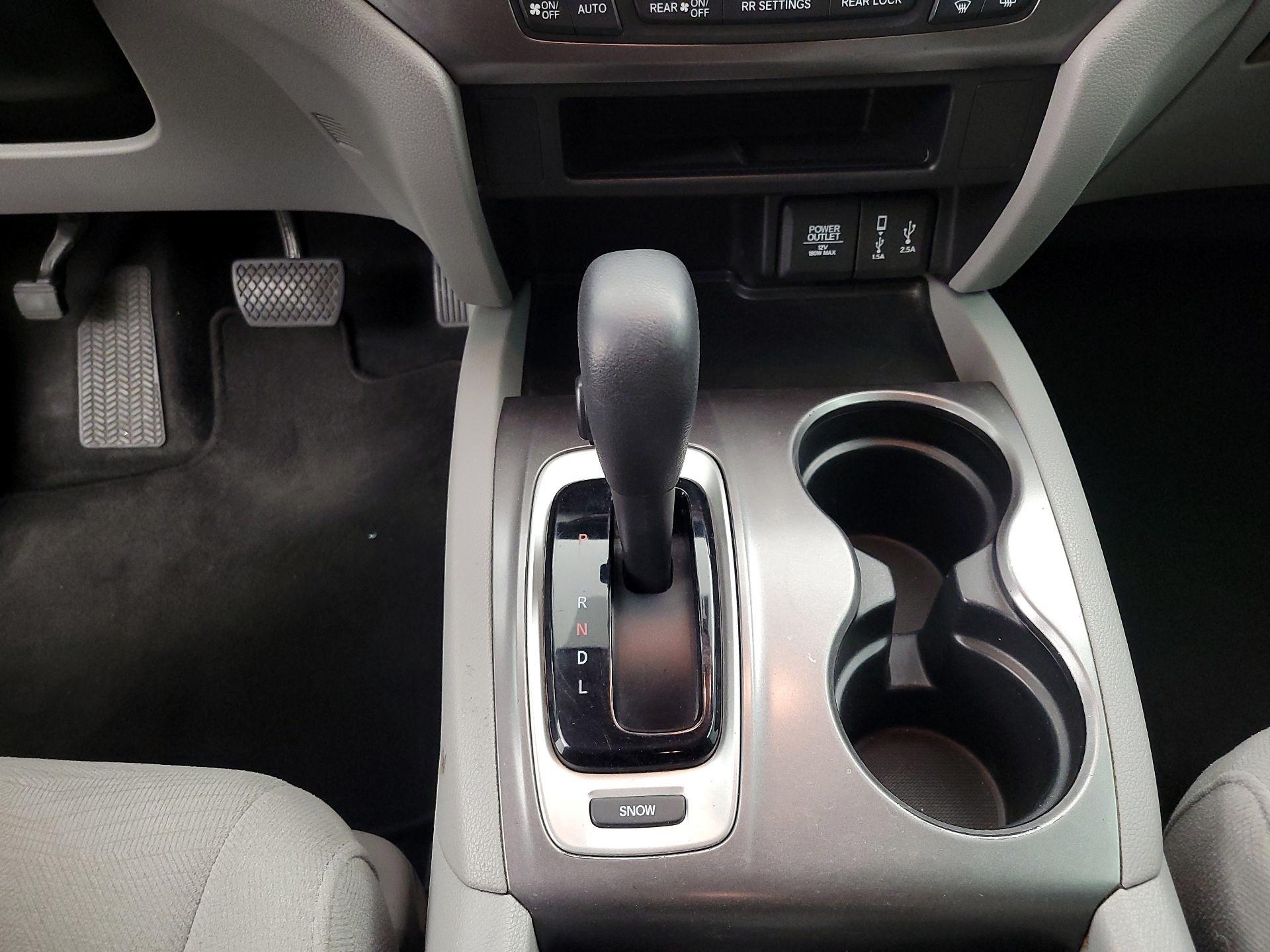 Thumbnail: 2018 Honda Pilot - 17