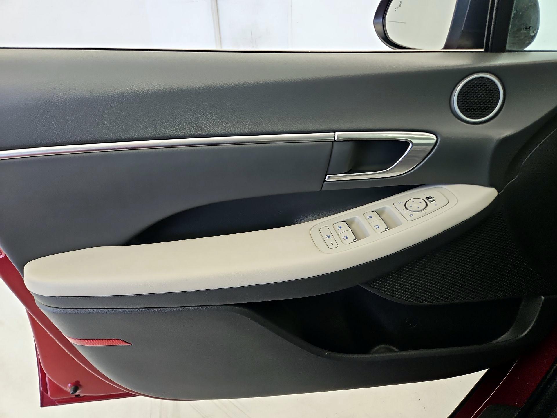 Thumbnail: 2023 Hyundai Sonata - 12