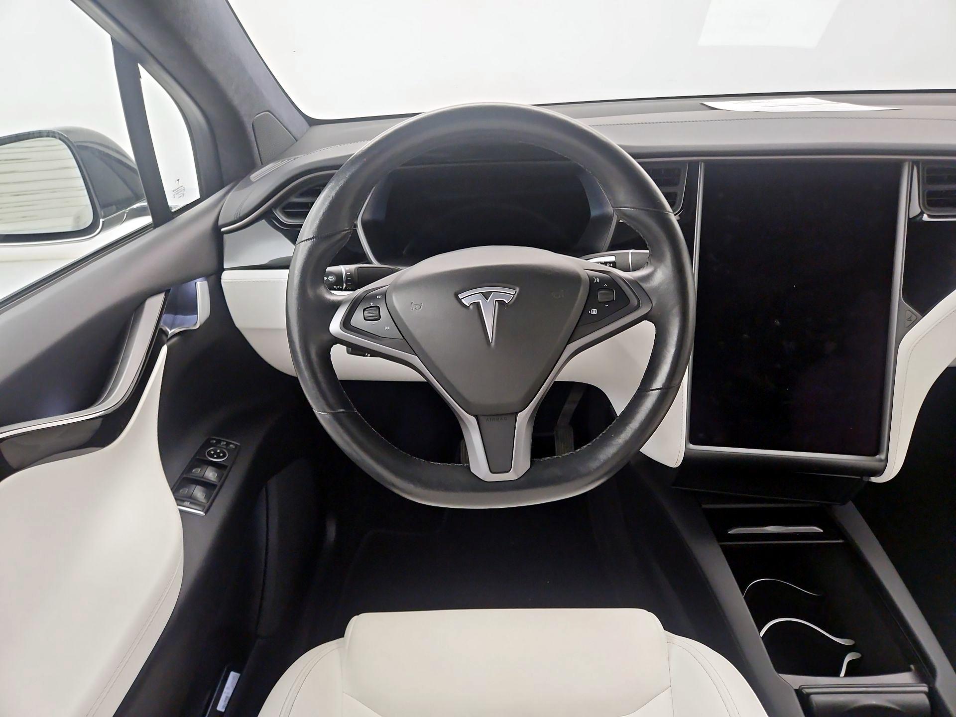 Thumbnail: 2020 Tesla Model X - 10