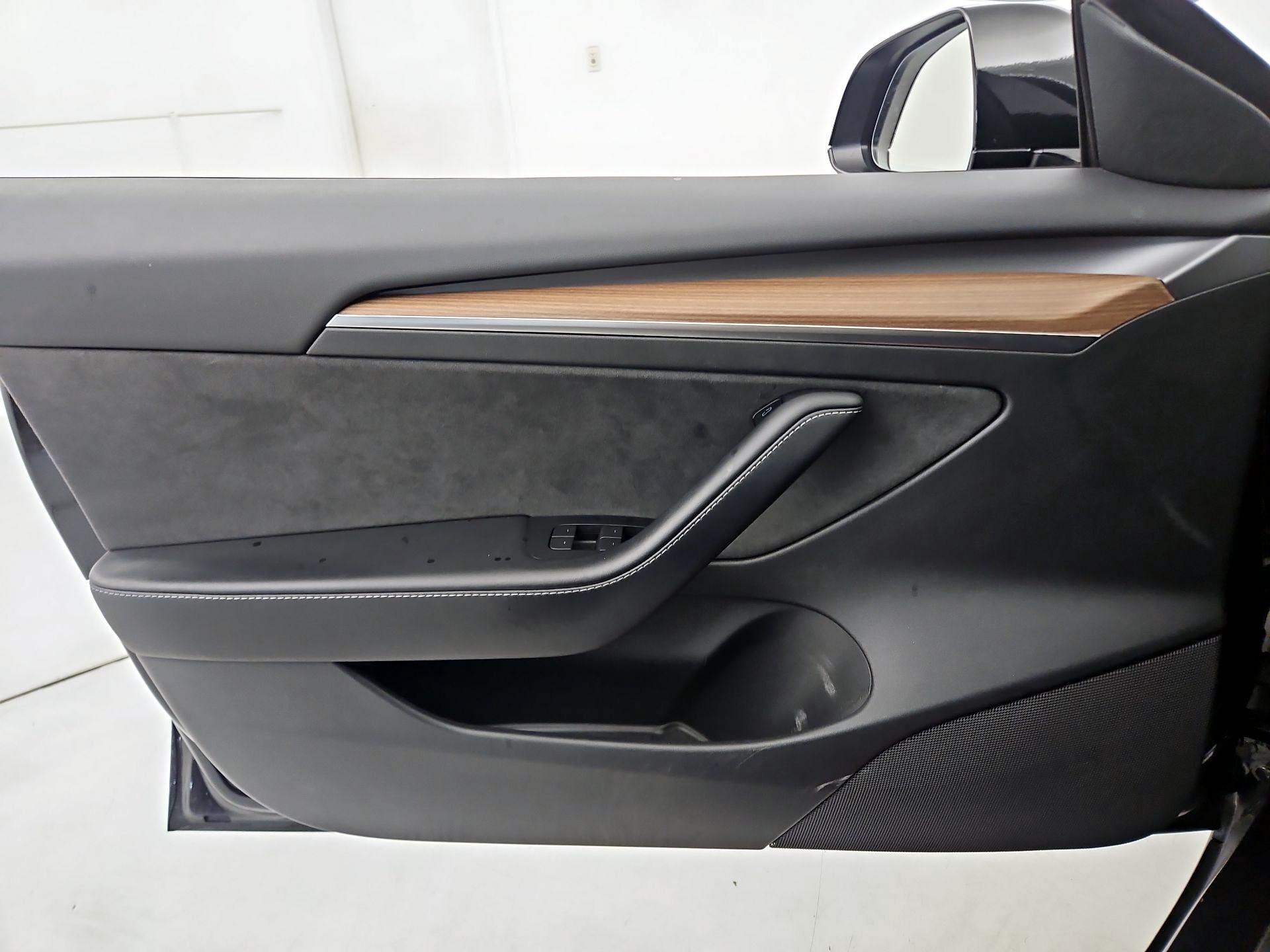 Thumbnail: 2023 Tesla Model 3 - 12