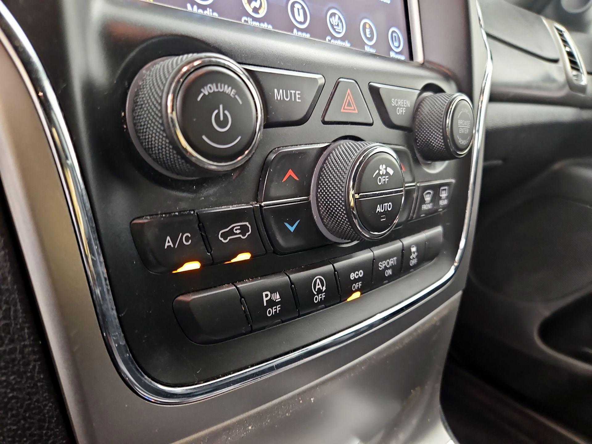 Thumbnail: 2018 Jeep Grand Cherokee - 17