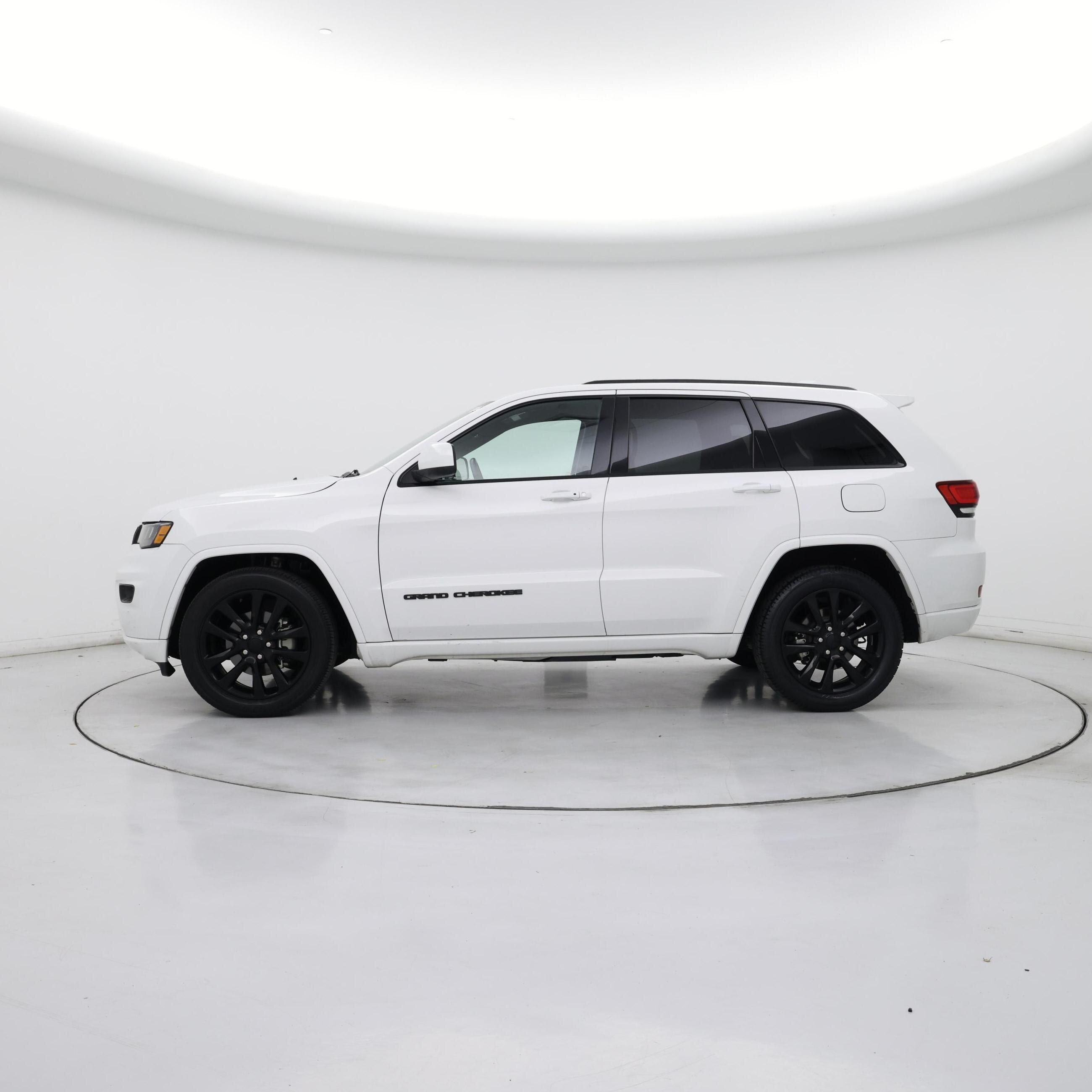 Thumbnail: 2018 Jeep Grand Cherokee - 3