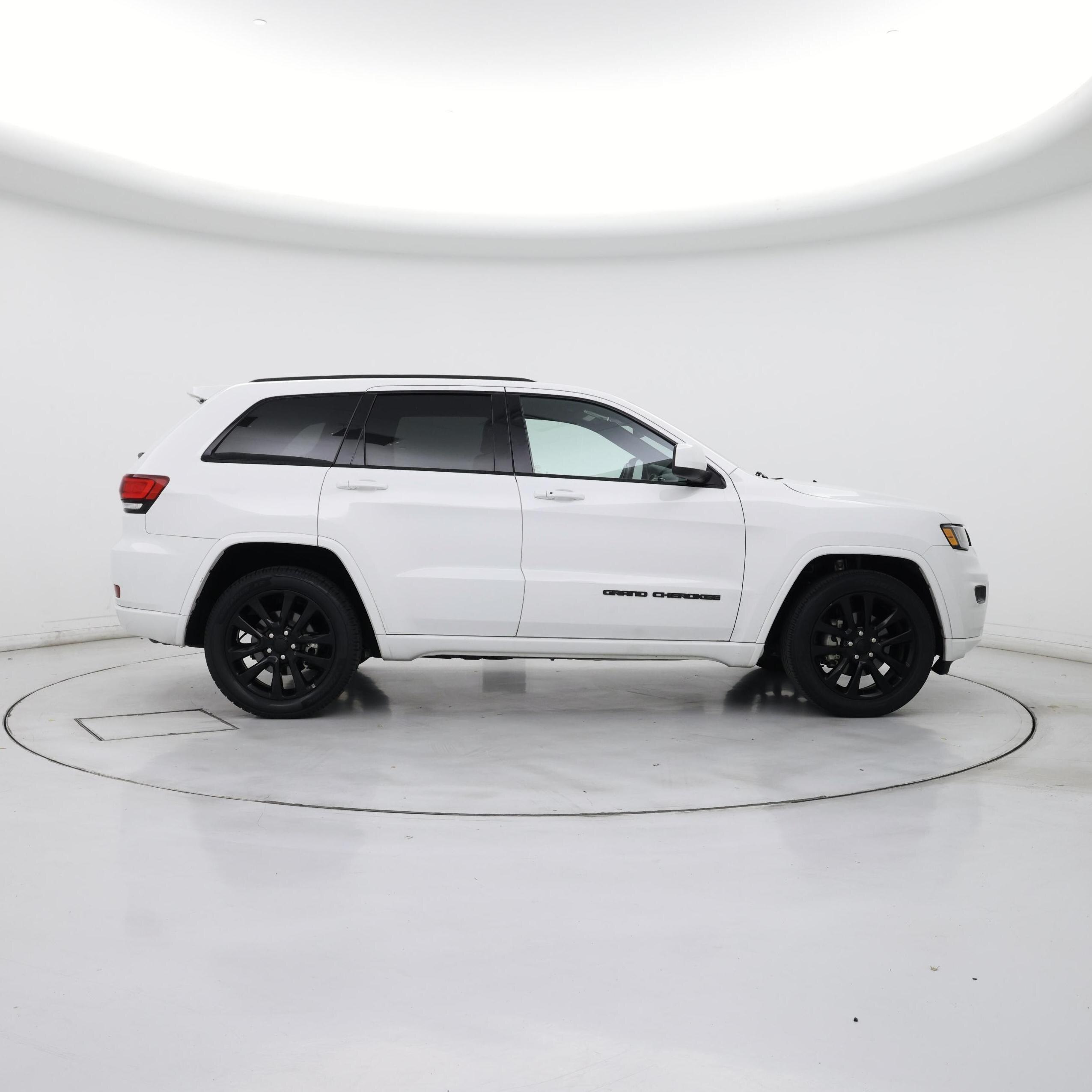 Thumbnail: 2018 Jeep Grand Cherokee - 7