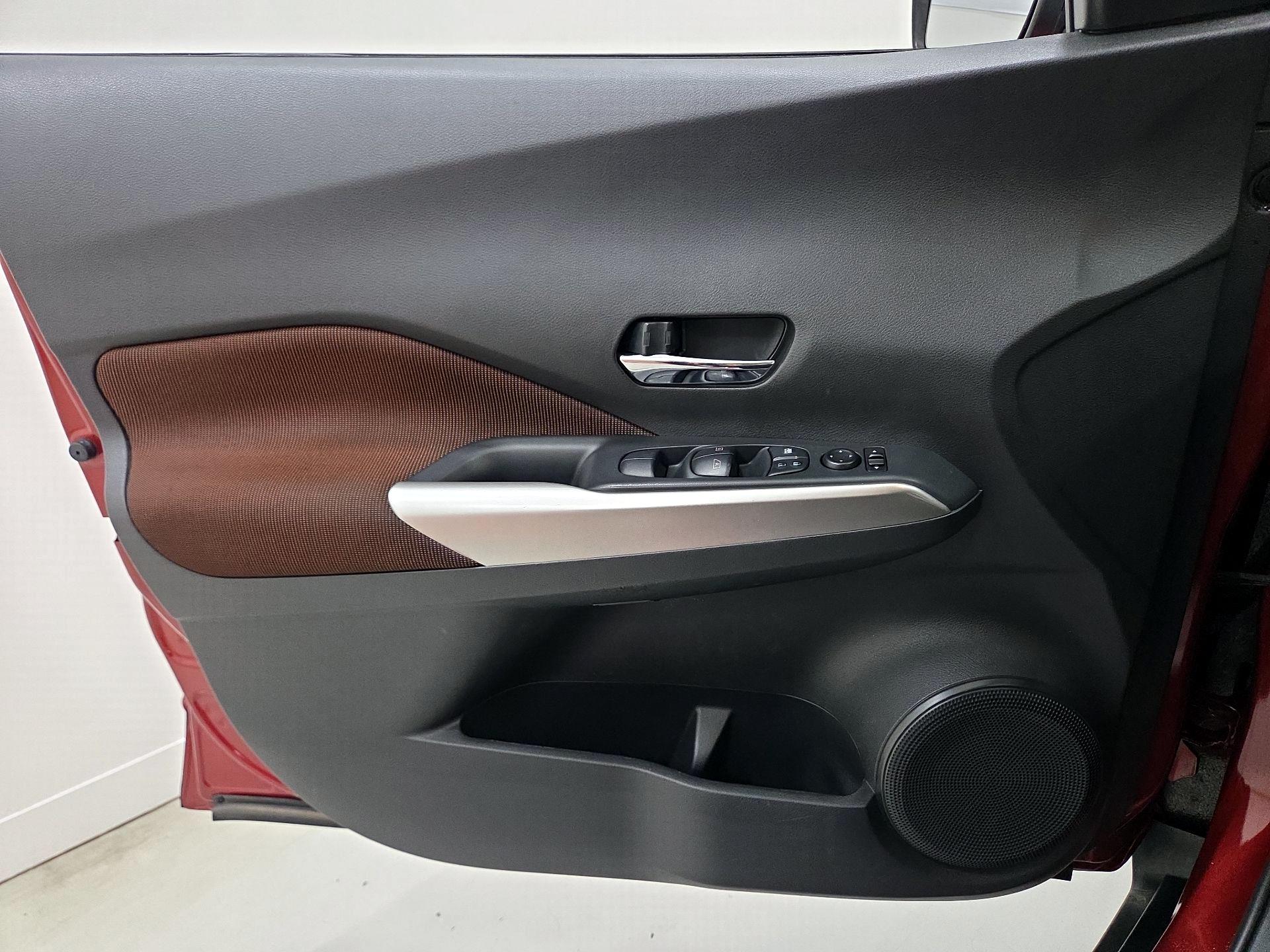 Thumbnail: 2020 Nissan Kicks - 12