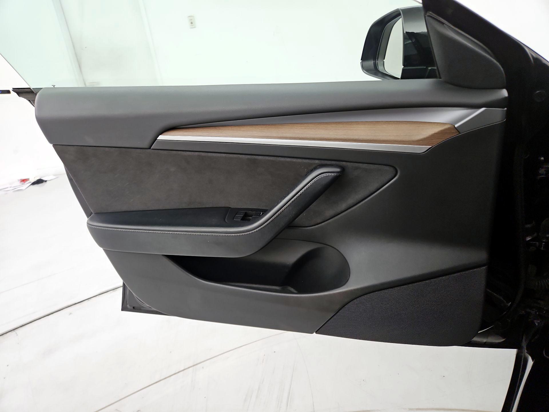Thumbnail: 2022 Tesla Model 3 - 12
