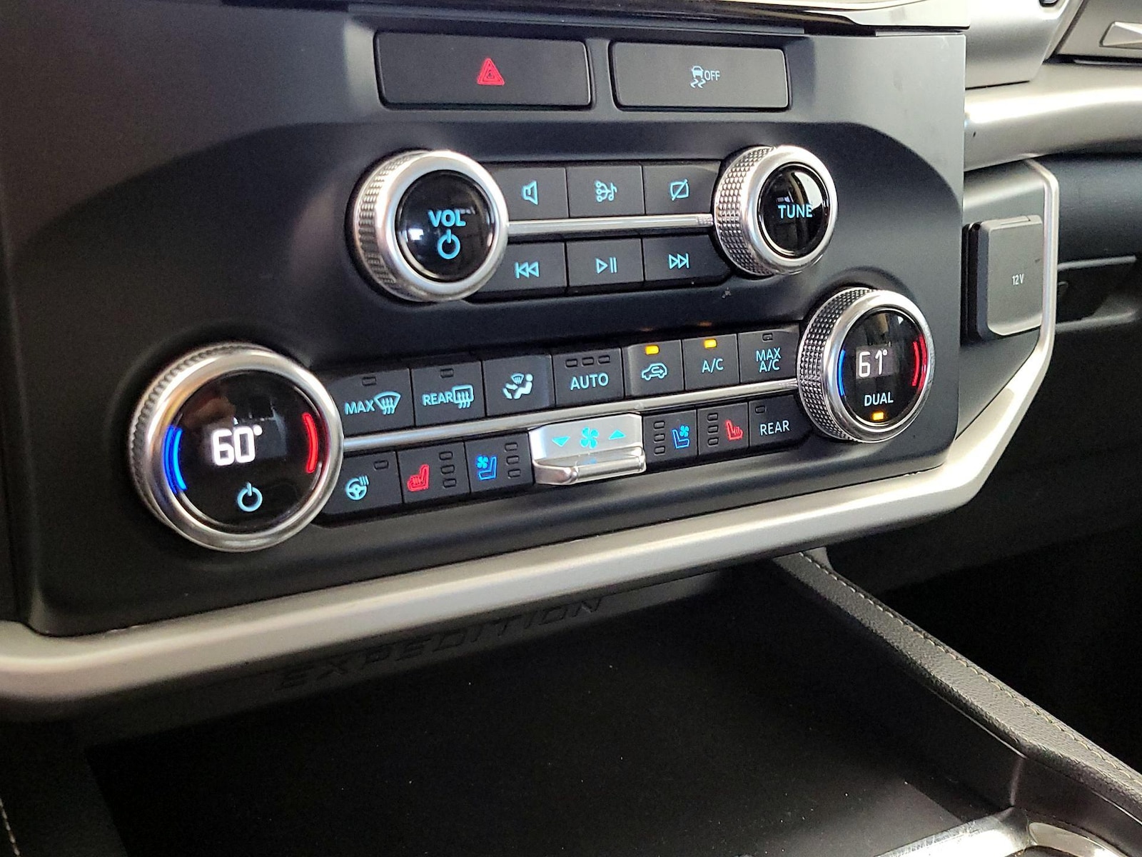 2022 Ford Expedition XLT - Photo 18