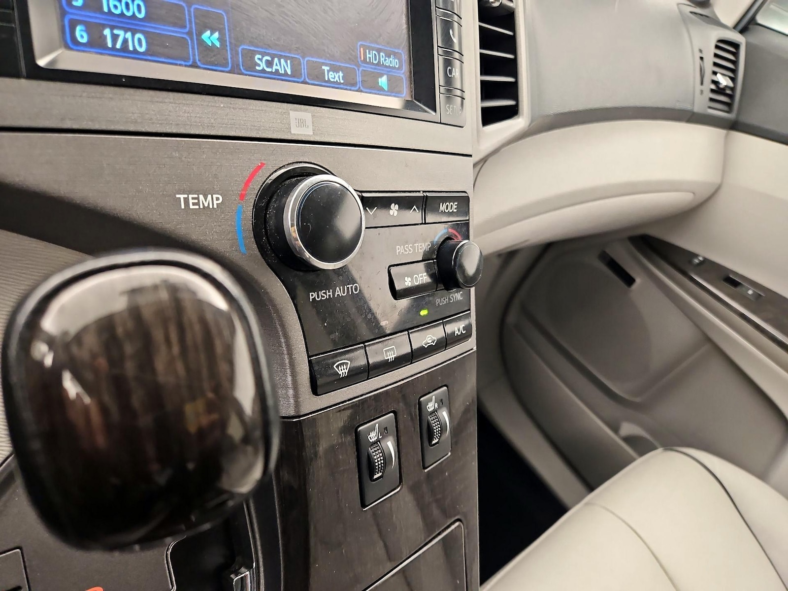 2014 Toyota Venza XLE - Photo 17