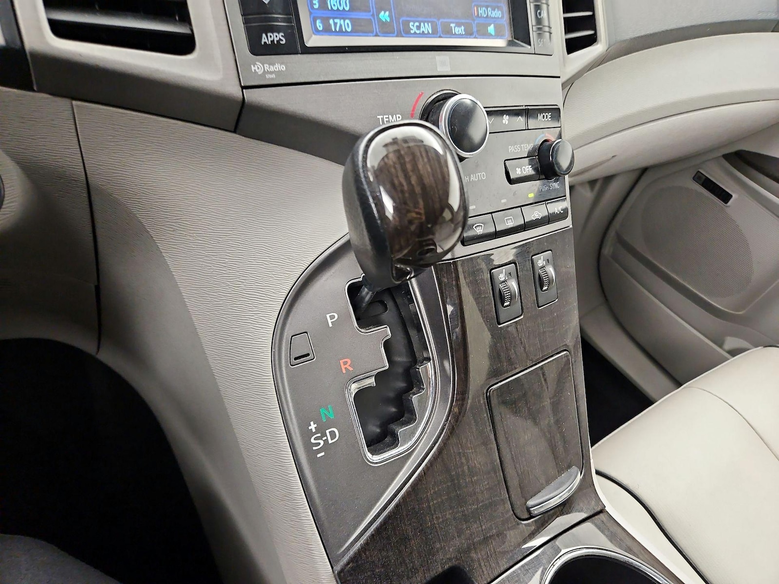 2014 Toyota Venza XLE - Photo 18