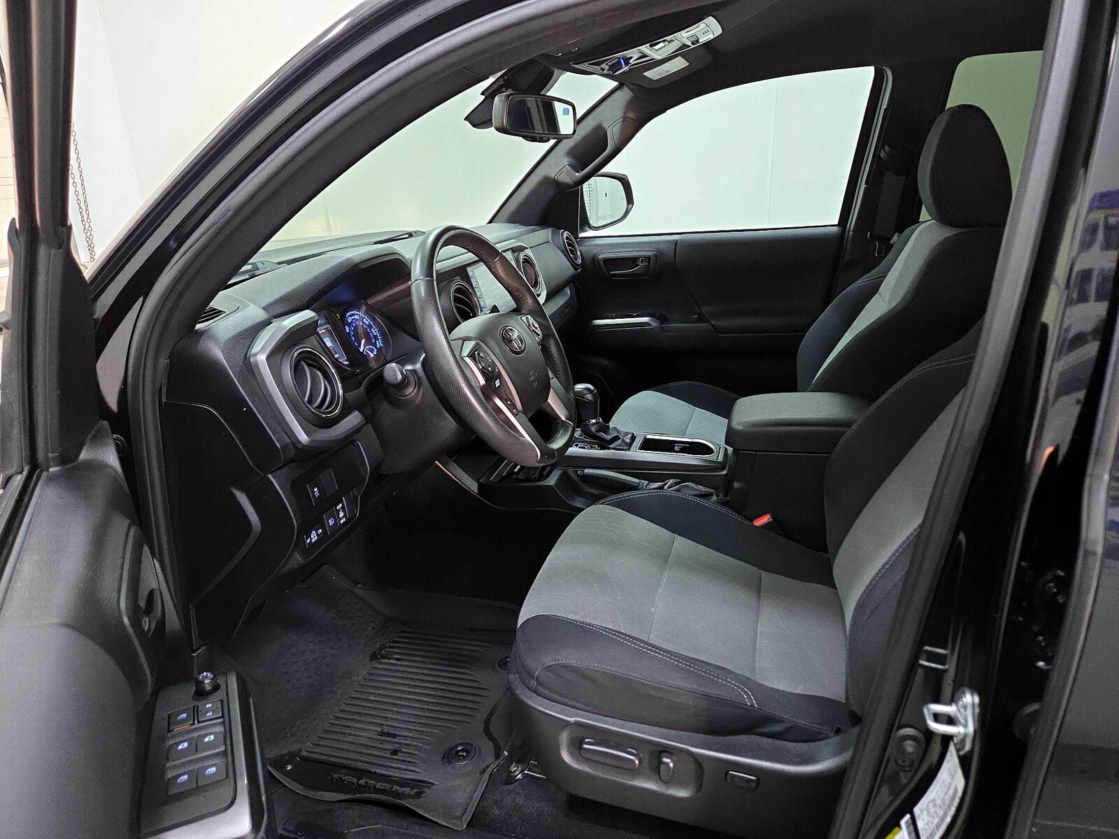 Power Seat(s) & Side Airbags