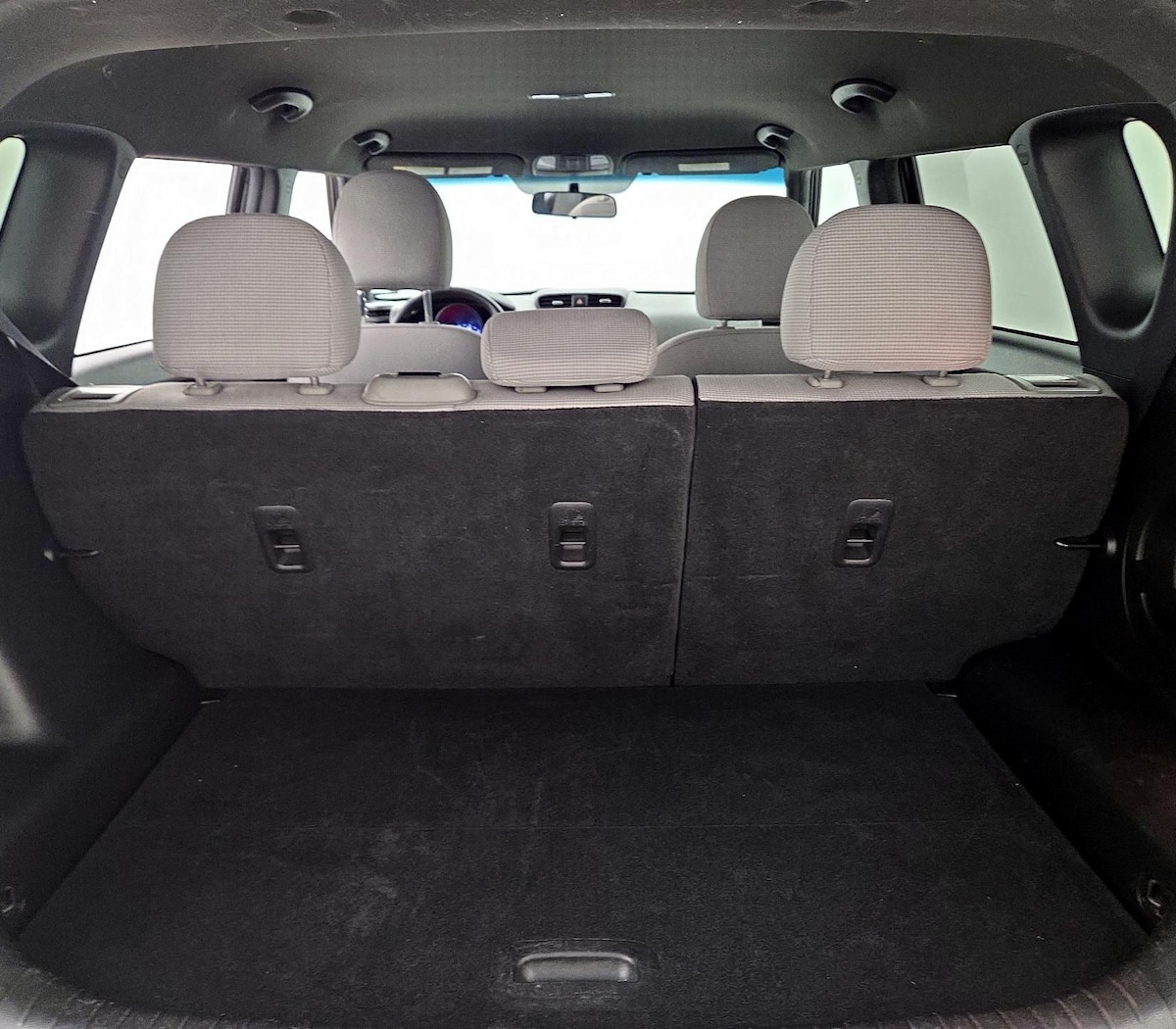Trunk/Cargo (Seats Up)