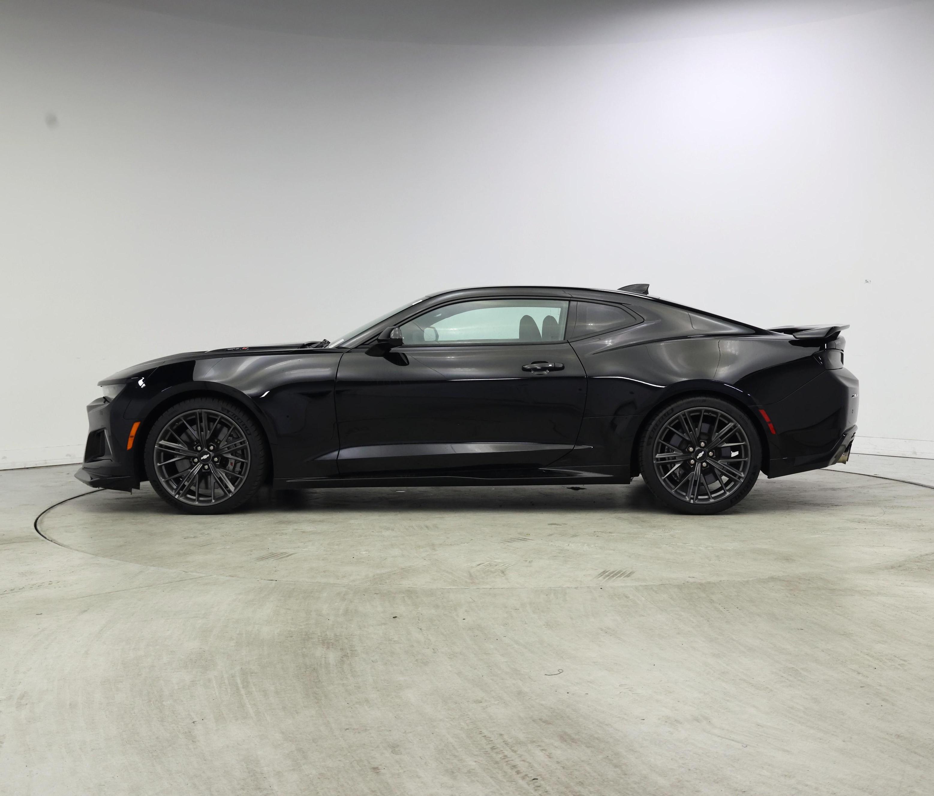 Thumbnail: 2017 Chevrolet Camaro - 3