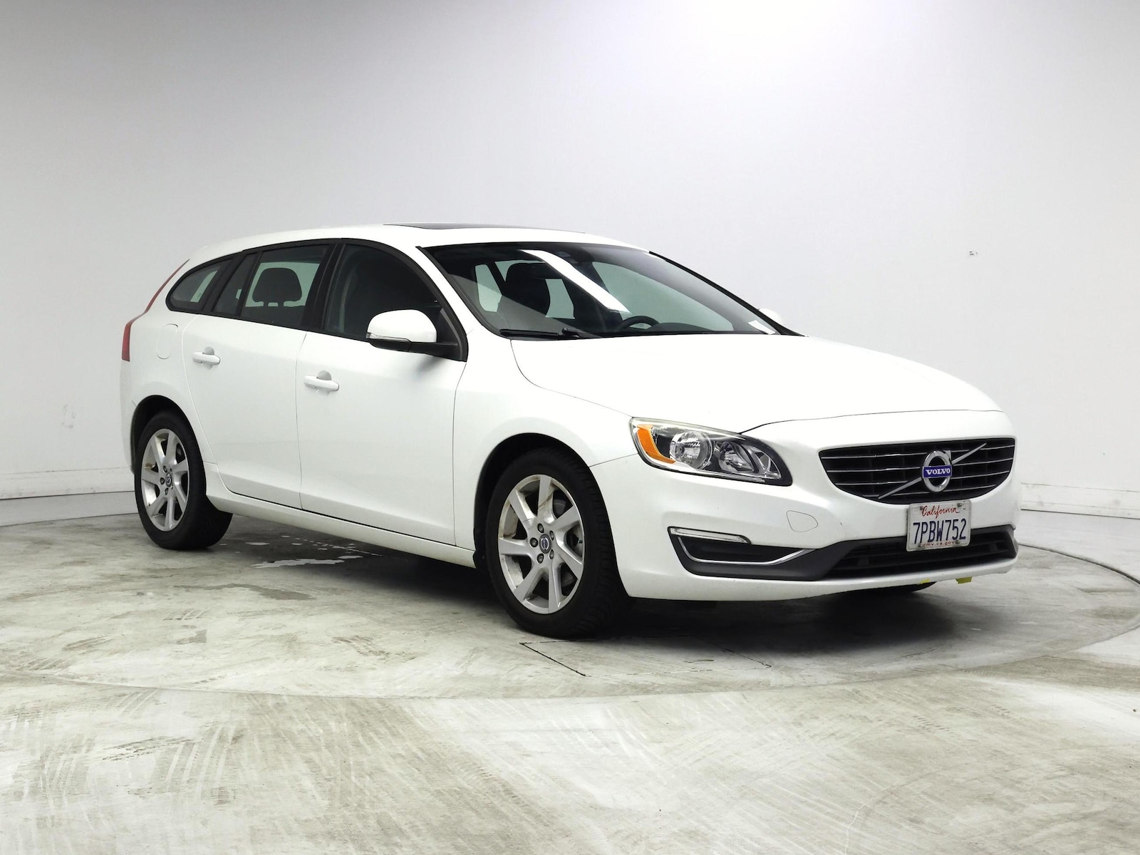 2015 Volvo V60 Base - Photo 2