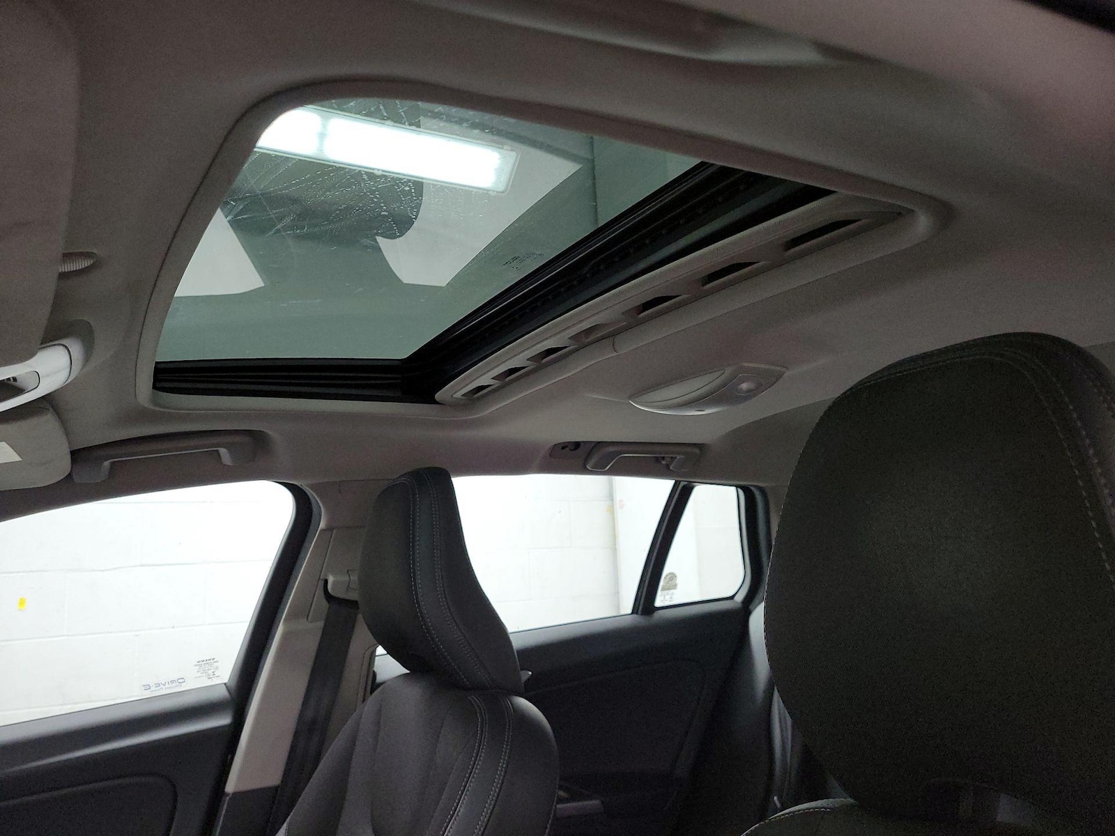 2015 Volvo V60 Base - Photo 19