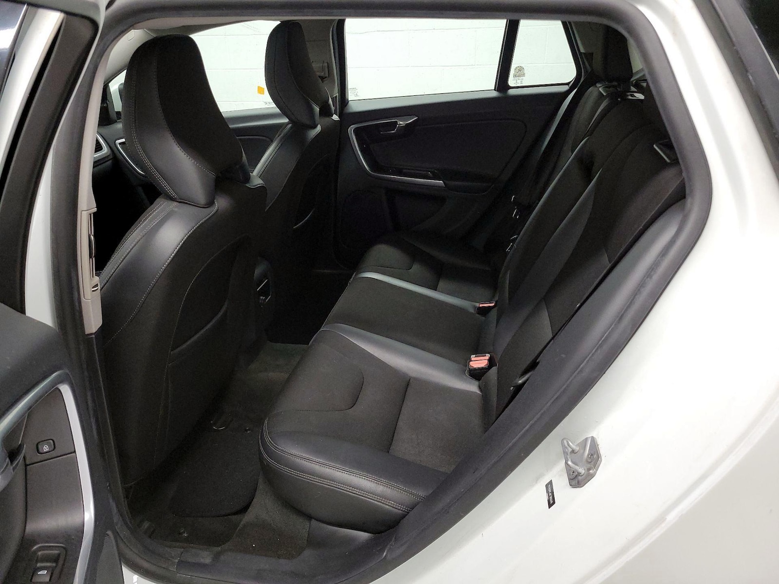 2015 Volvo V60 Base - Photo 20