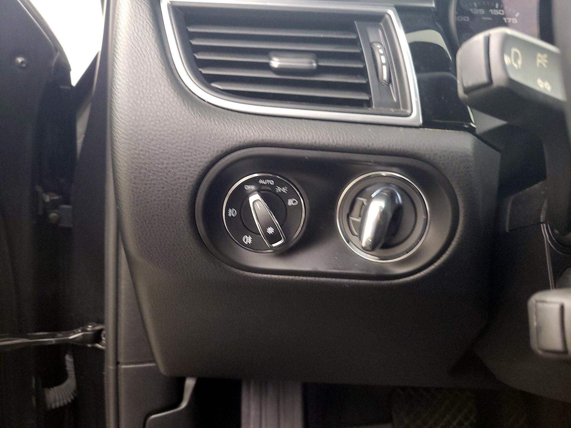 Thumbnail: 2018 Porsche Macan - 13