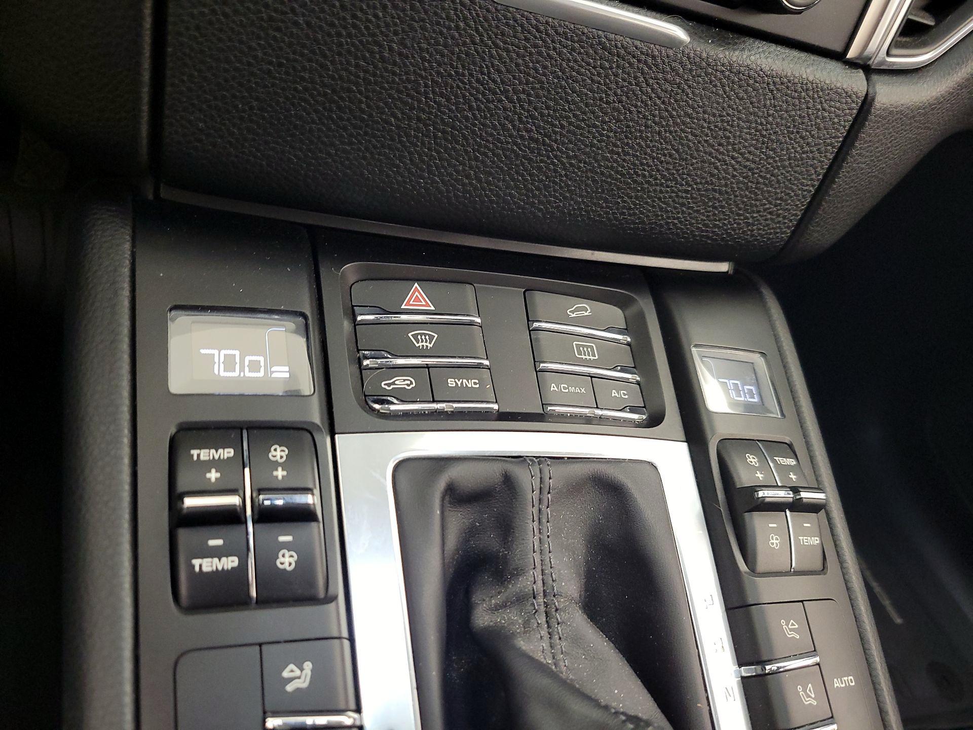 Thumbnail: 2018 Porsche Macan - 16