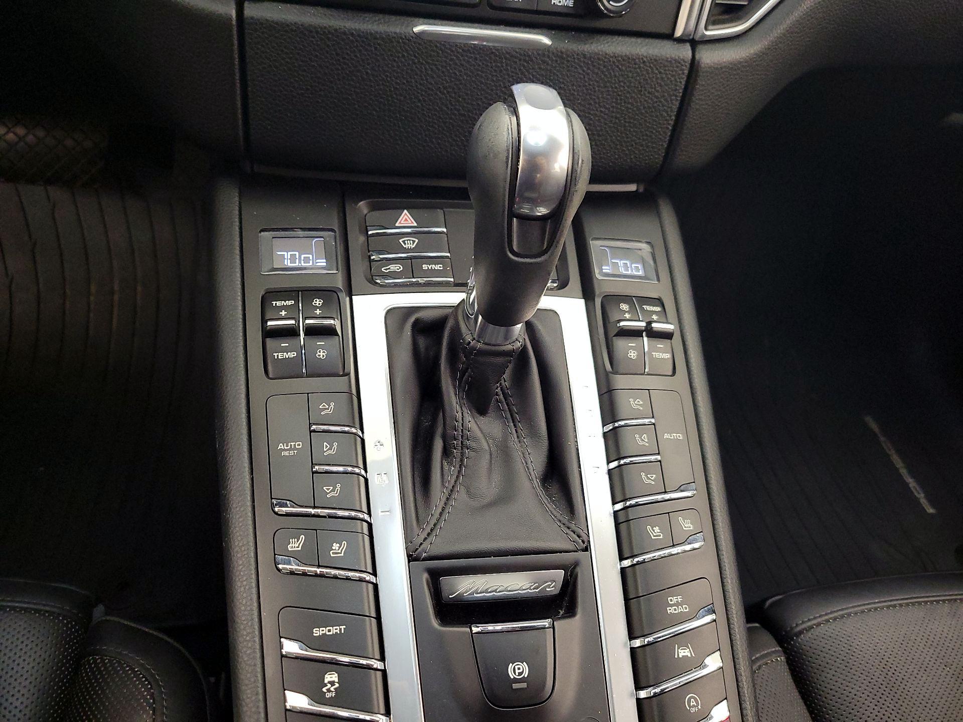 Thumbnail: 2018 Porsche Macan - 17