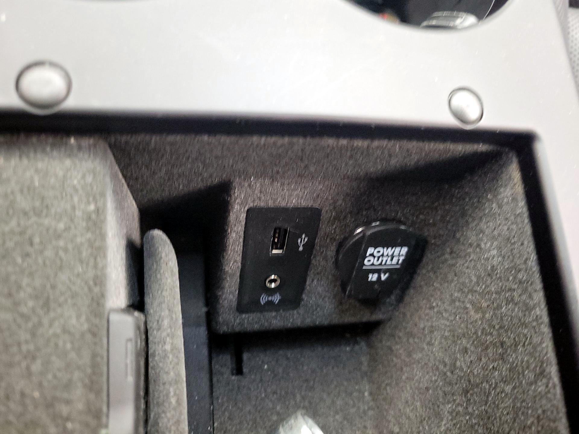 Thumbnail: 2018 Porsche Macan - 18