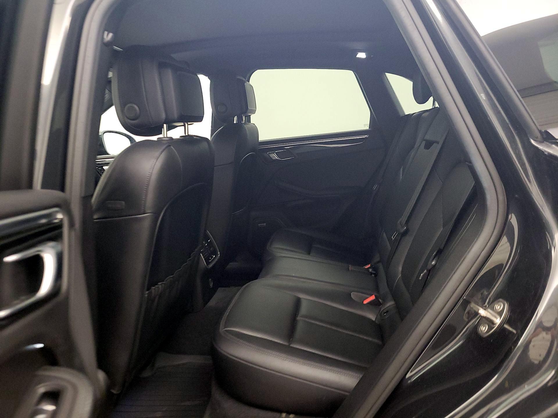 Thumbnail: 2018 Porsche Macan - 19